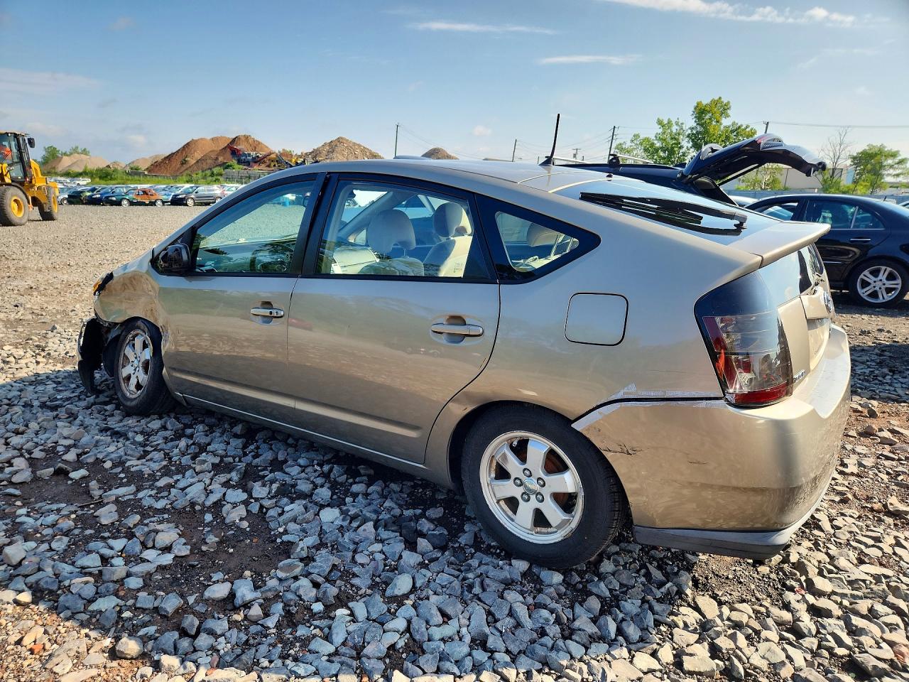 2004 Toyota Prius Base Tan vin: JTDKB20U140028235