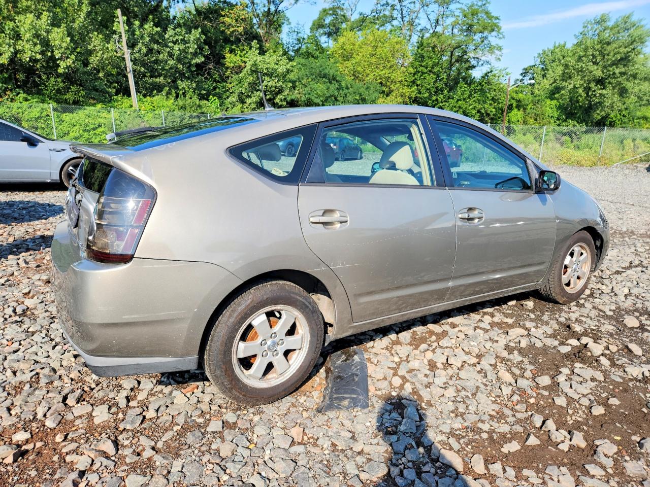 2004 Toyota Prius Base Tan vin: JTDKB20U140028235