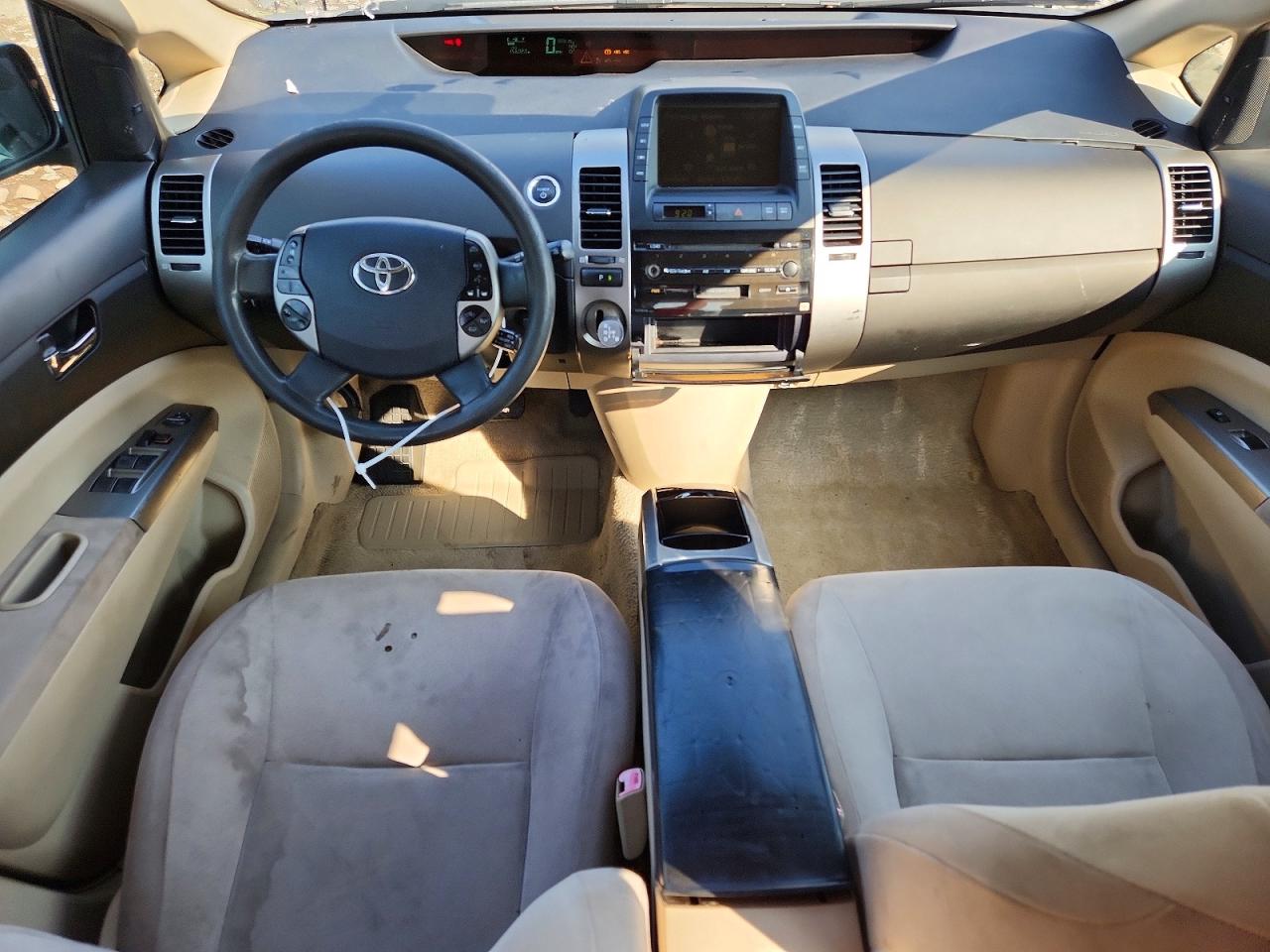 2004 Toyota Prius Base Tan vin: JTDKB20U140028235