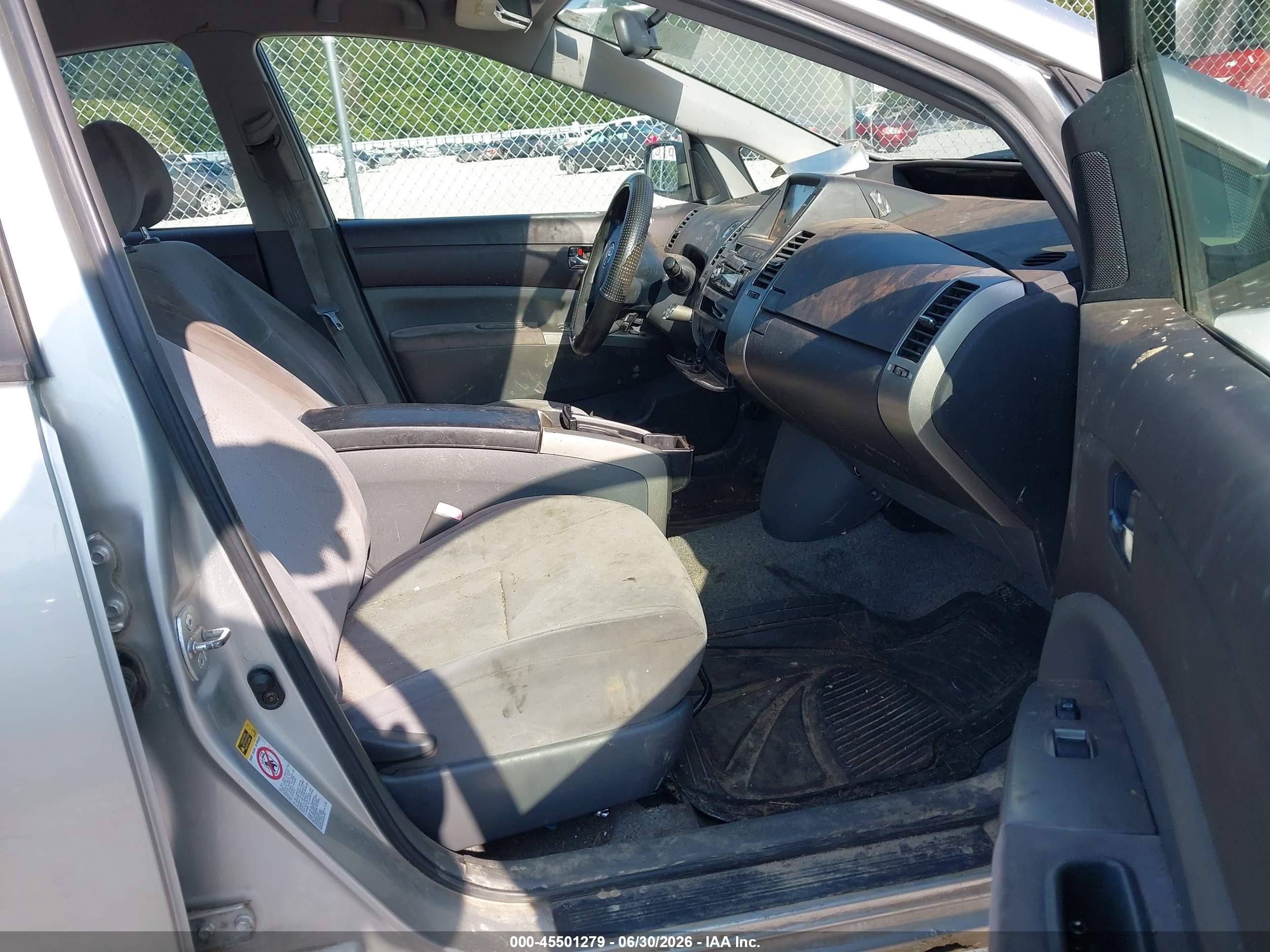 2004 Toyota Prius   Silver vin: JTDKB20U140061459