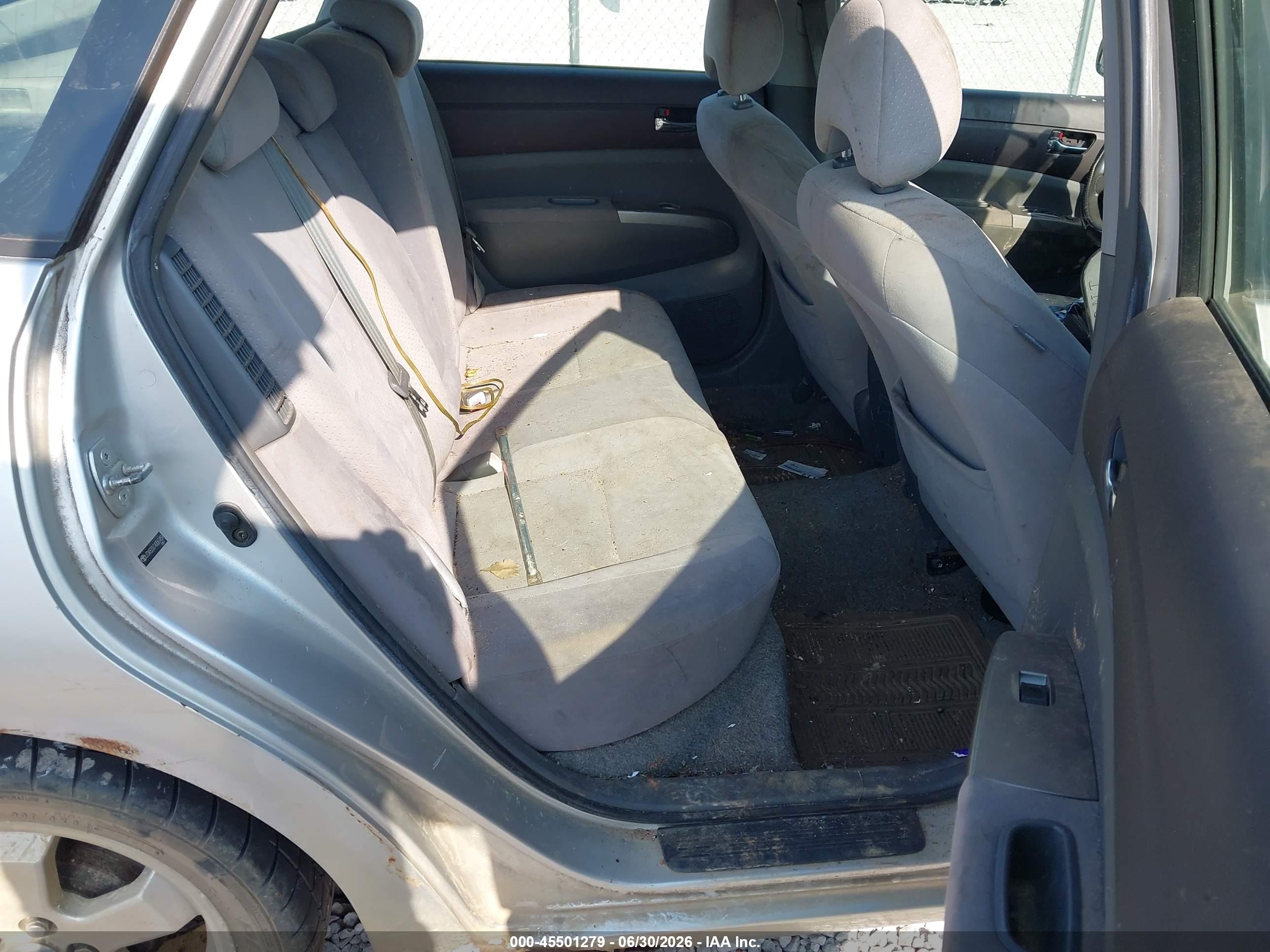 2004 Toyota Prius   Silver vin: JTDKB20U140061459