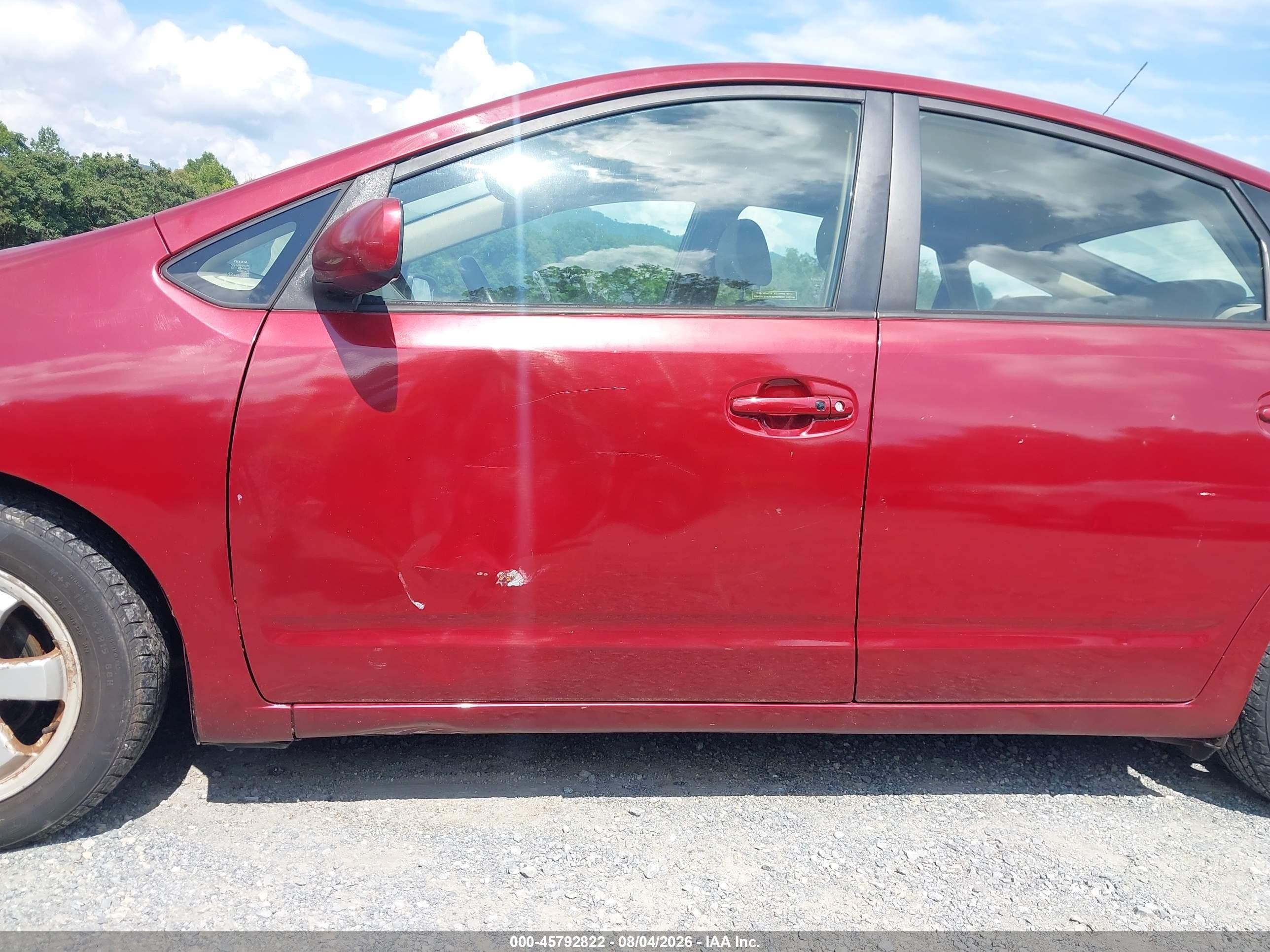 2004 Toyota Prius   Red vin: JTDKB20U140067584