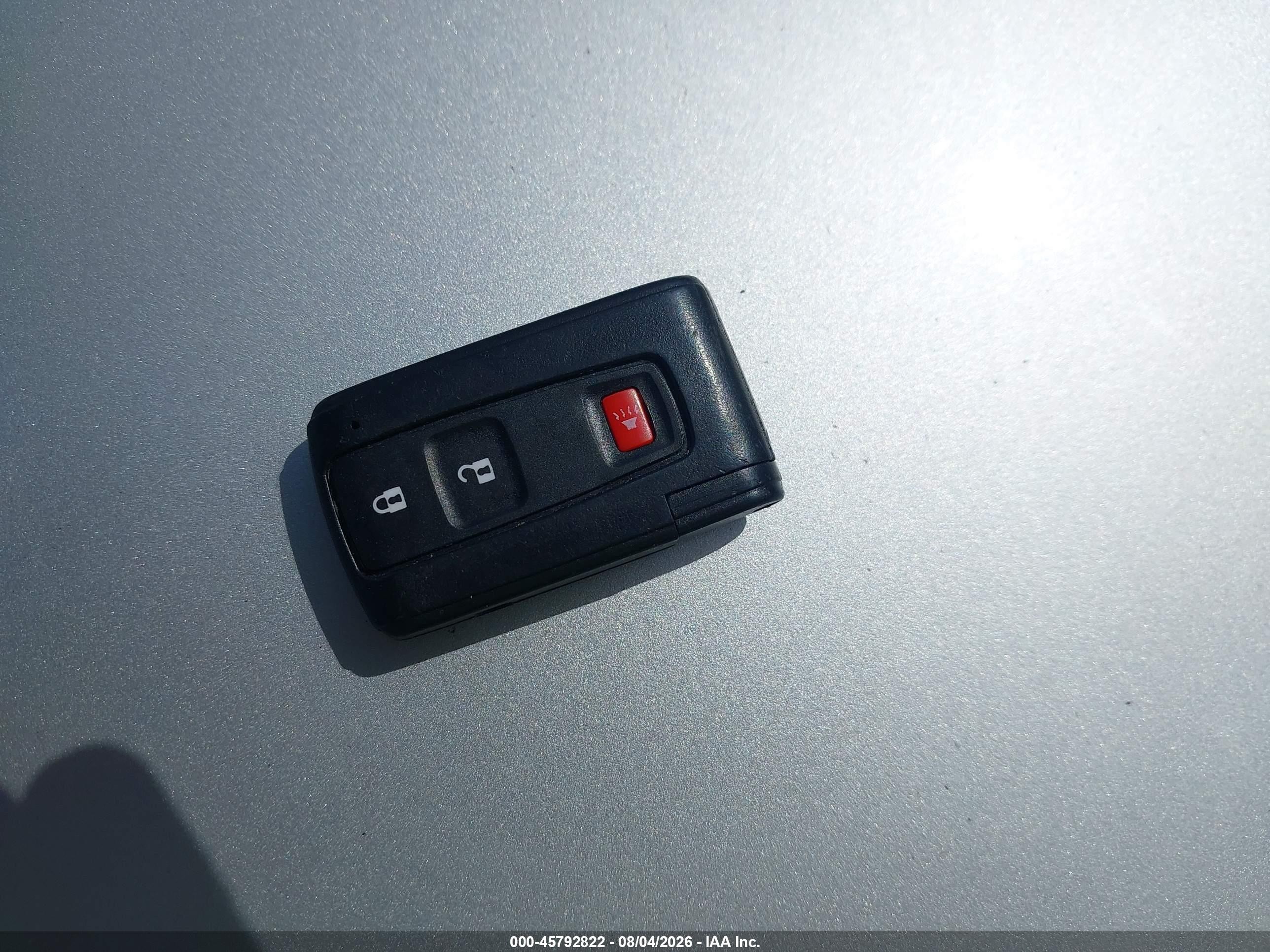2004 Toyota Prius   Red vin: JTDKB20U140067584