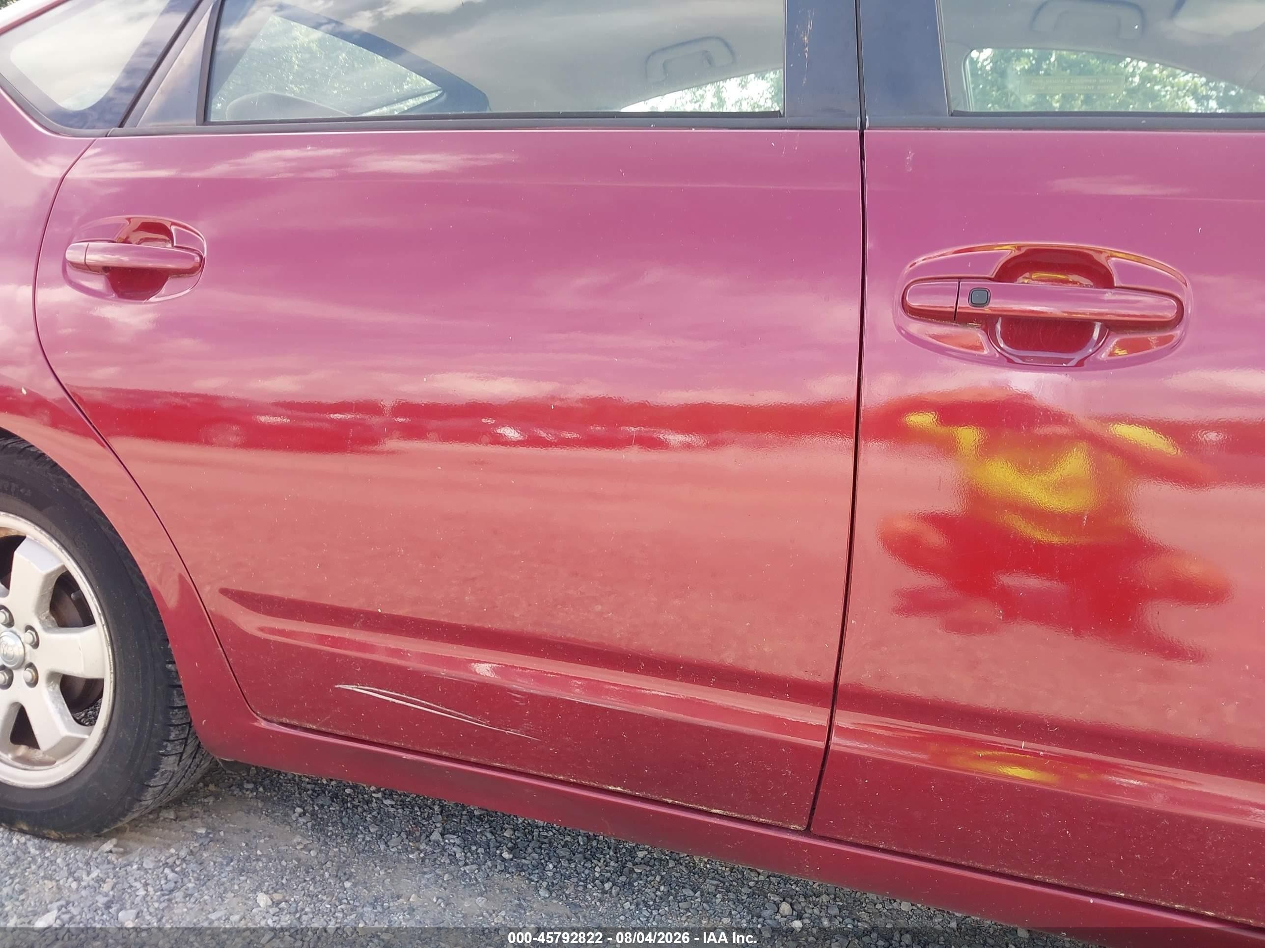 2004 Toyota Prius   Red vin: JTDKB20U140067584