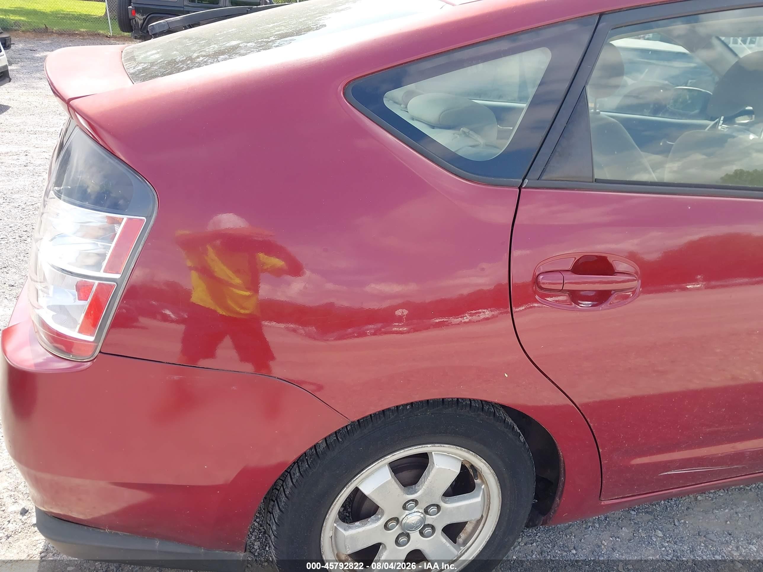 2004 Toyota Prius   Red vin: JTDKB20U140067584