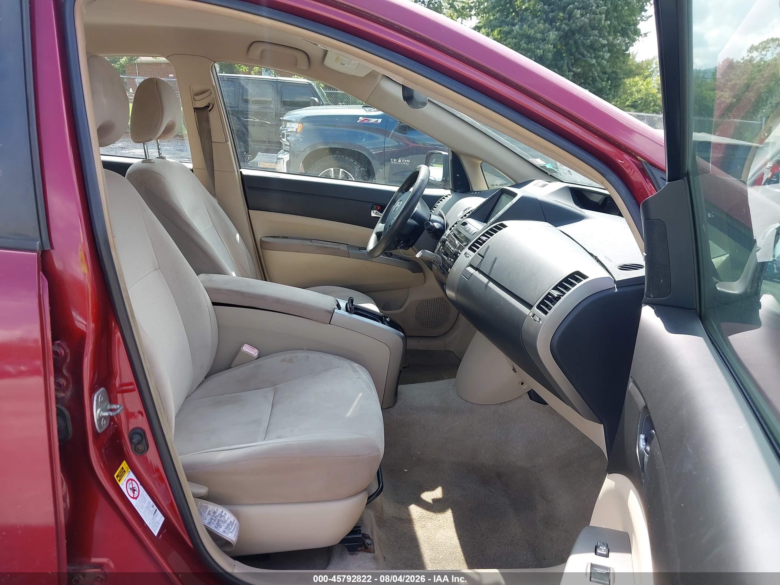 2004 Toyota Prius   Red vin: JTDKB20U140067584