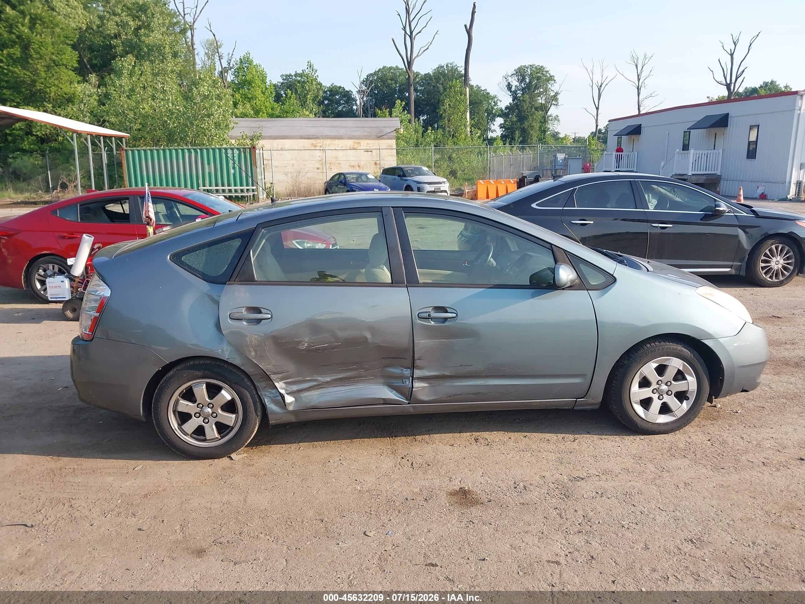 2005 Toyota Prius   Серый vin: JTDKB20U150122908