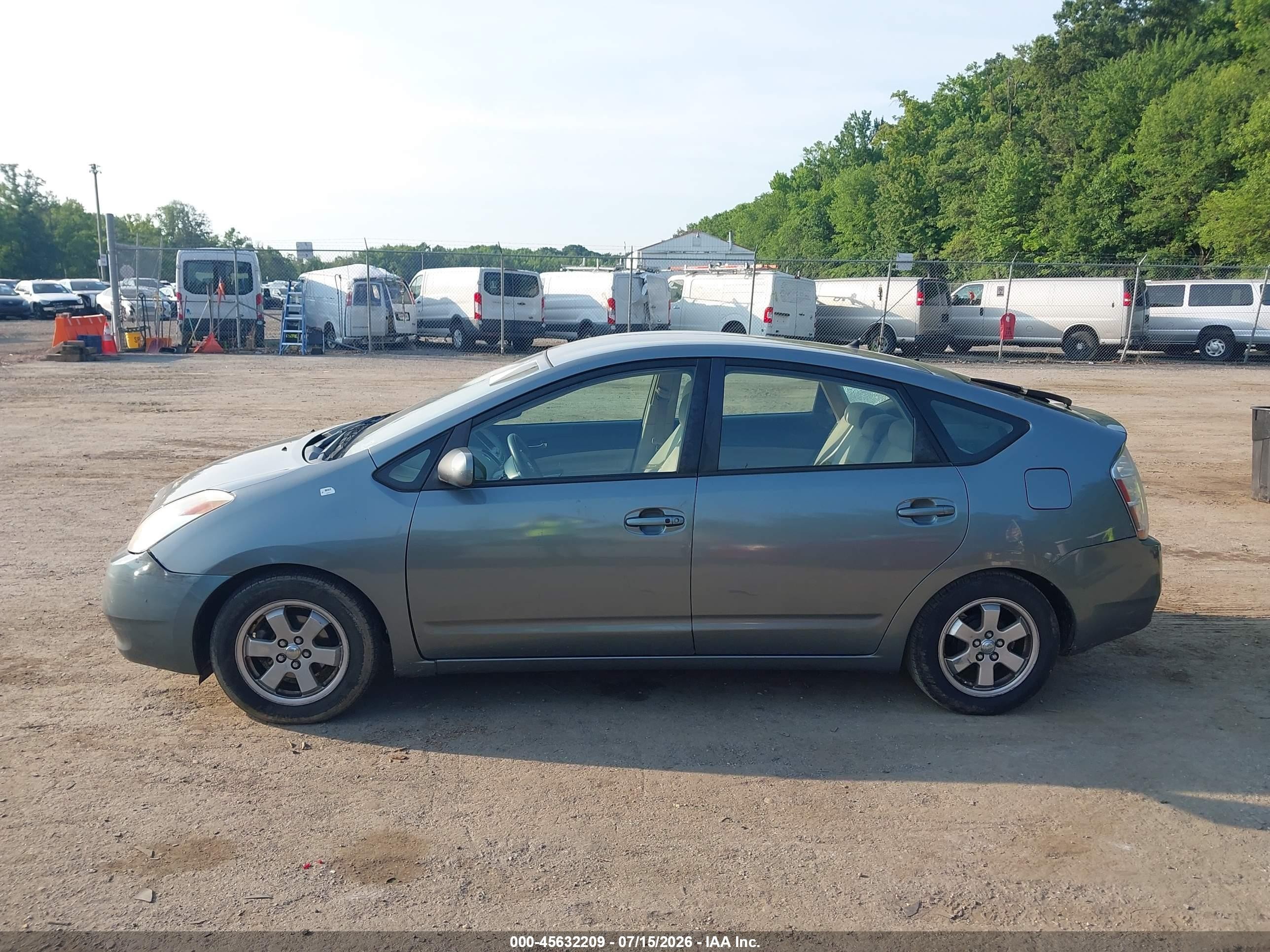 2005 Toyota Prius   Серый vin: JTDKB20U150122908