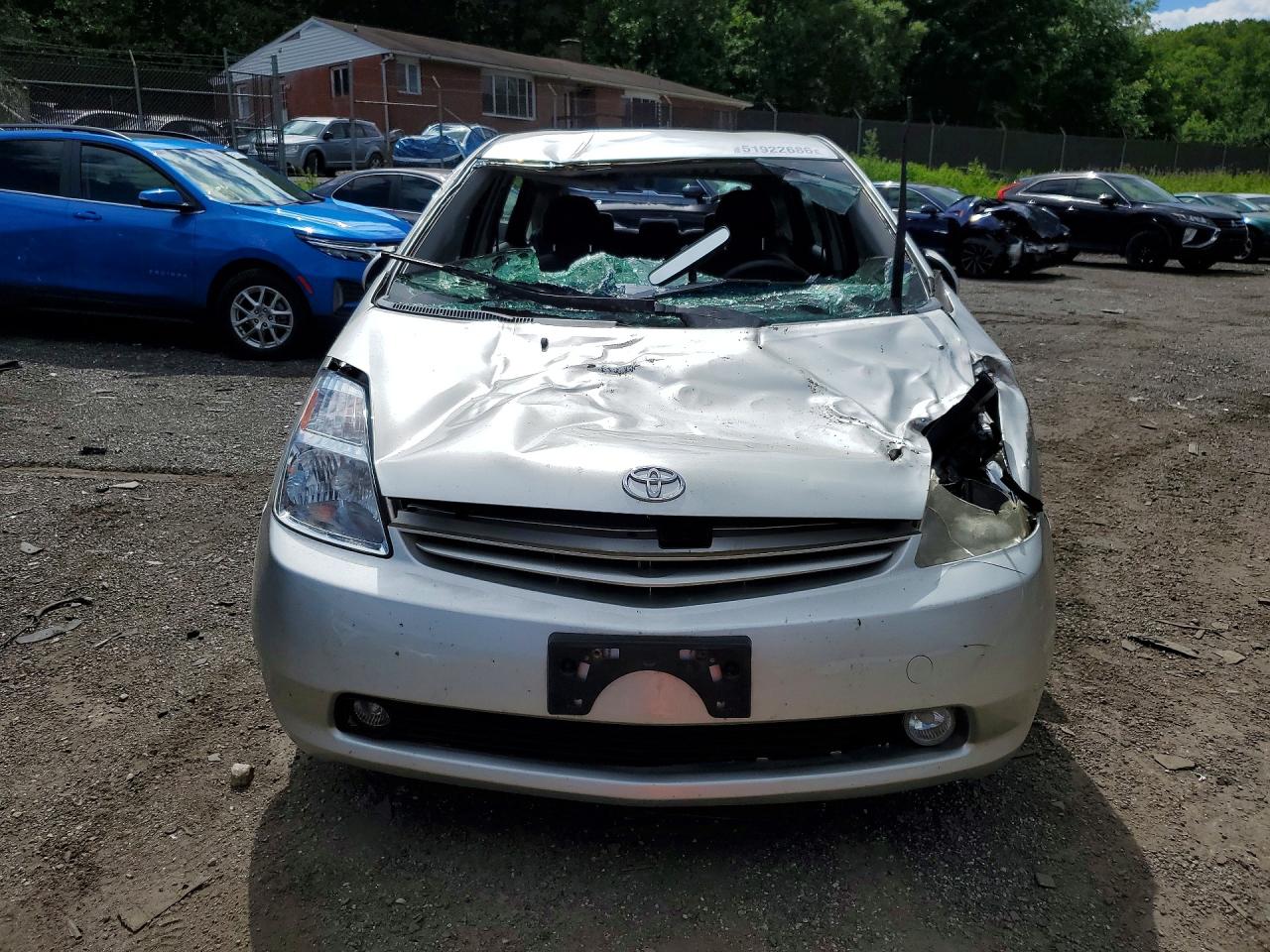 2005 Toyota Prius Base Серебряный vin: JTDKB20U150125016