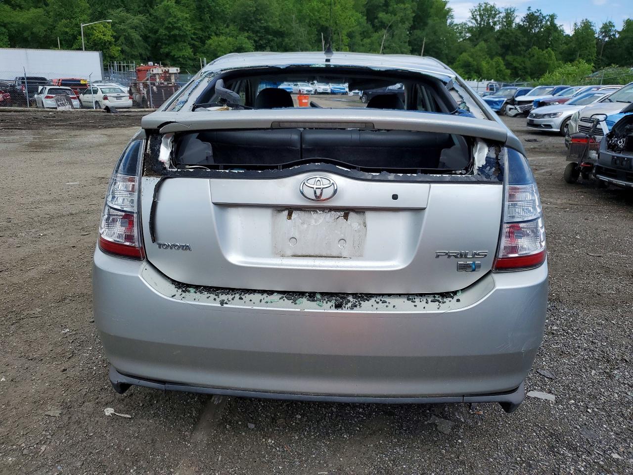 2005 Toyota Prius Base Серебряный vin: JTDKB20U150125016