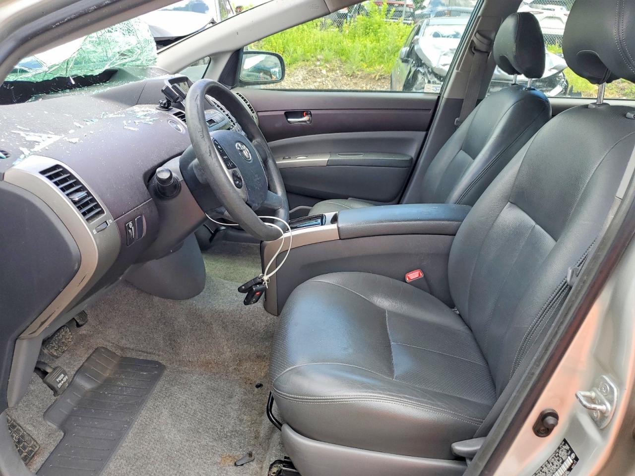 2005 Toyota Prius Base Серебряный vin: JTDKB20U150125016