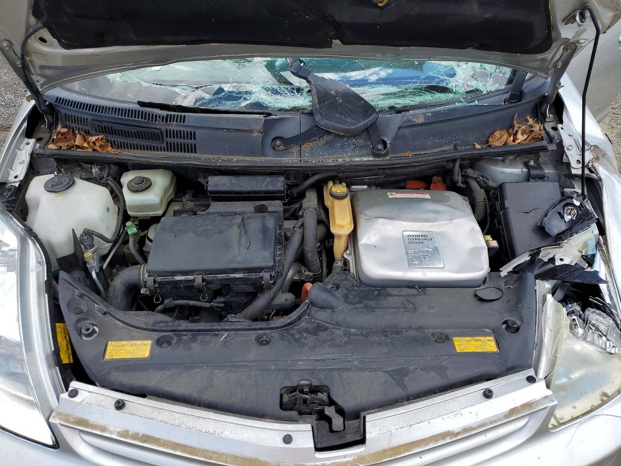 2005 Toyota Prius Base Серебряный vin: JTDKB20U150125016