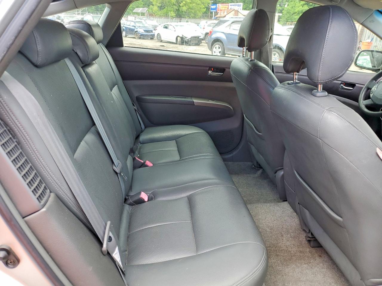 2005 Toyota Prius Base Серебряный vin: JTDKB20U150125016
