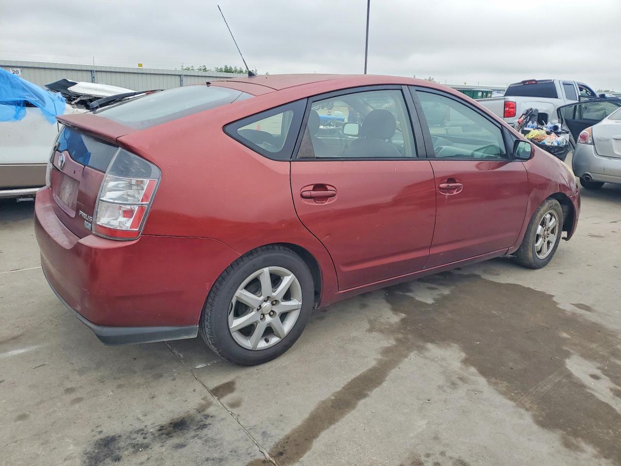 2005 Toyota Prius Base Red vin: JTDKB20U153045861