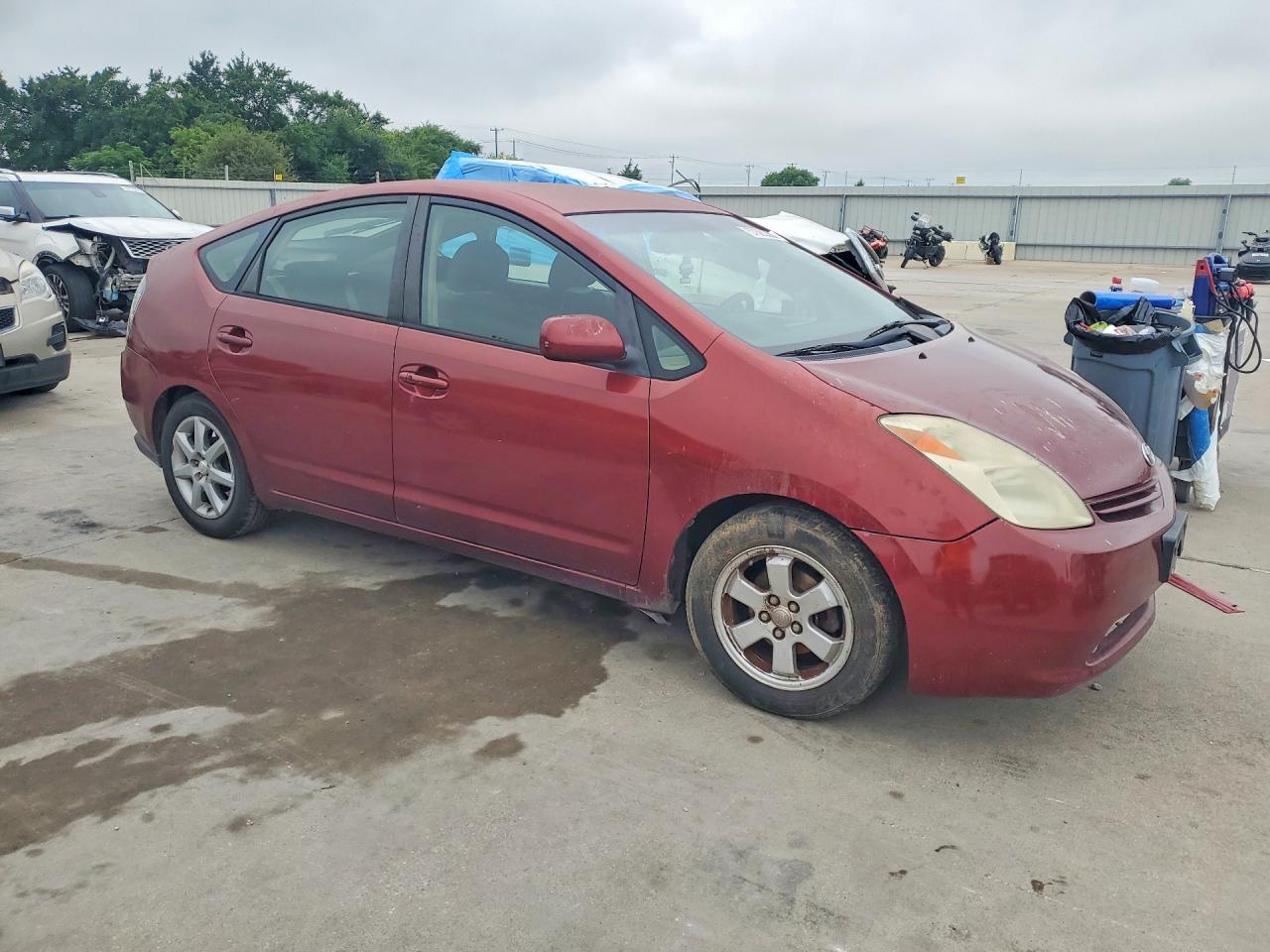 2005 Toyota Prius Base Red vin: JTDKB20U153045861