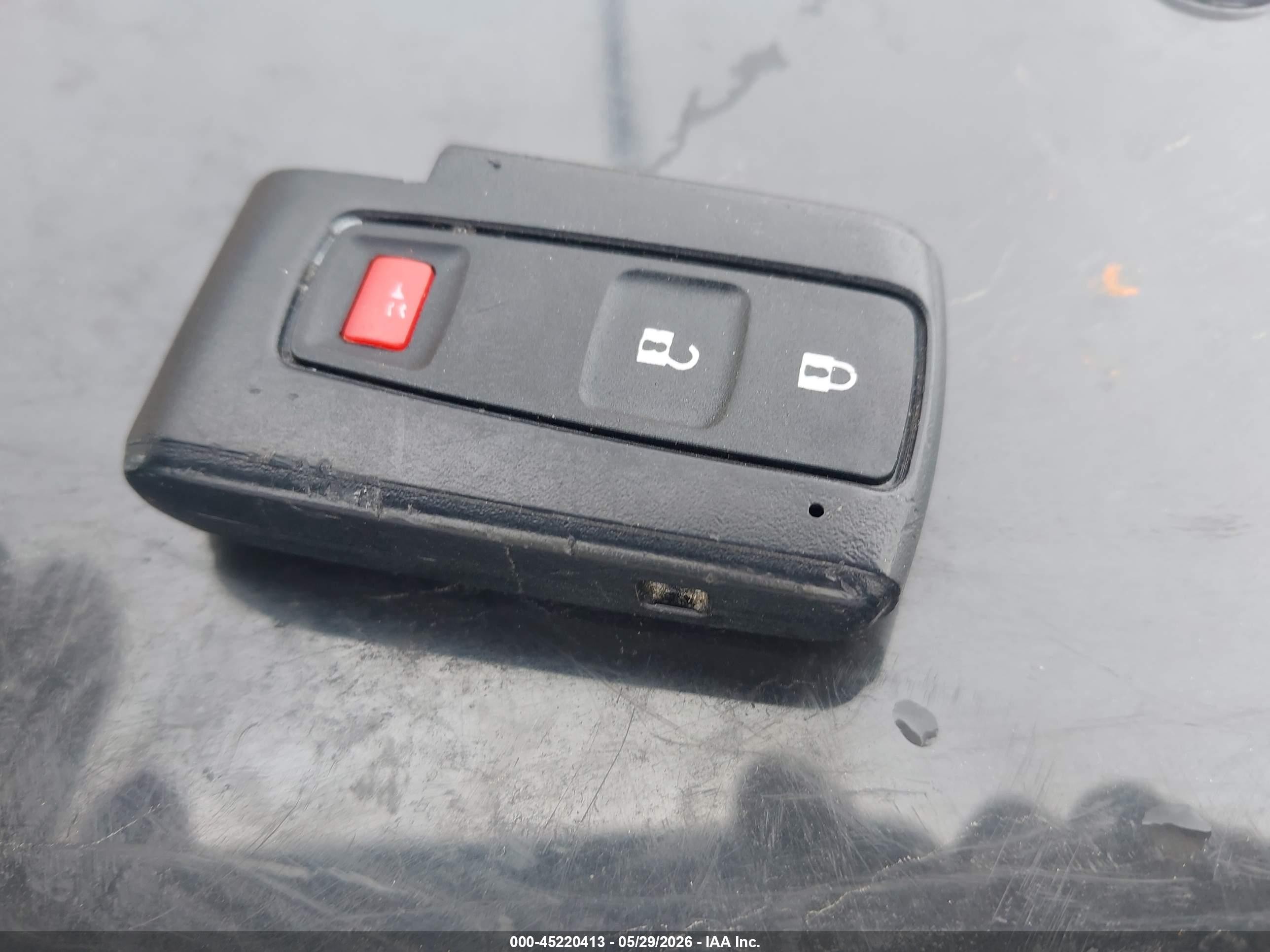 2005 Toyota Prius   Серый vin: JTDKB20U153064684