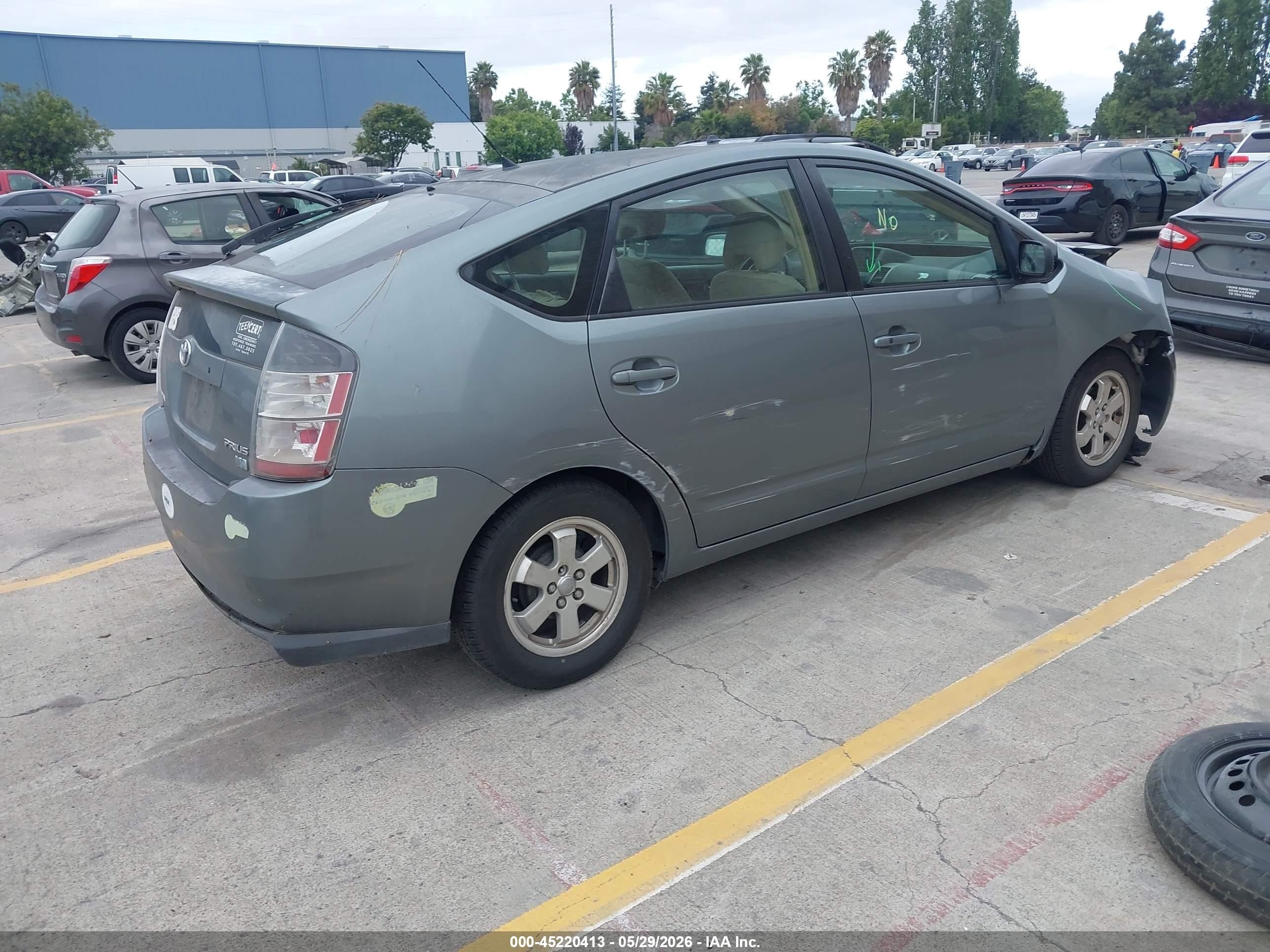2005 Toyota Prius   Серый vin: JTDKB20U153064684