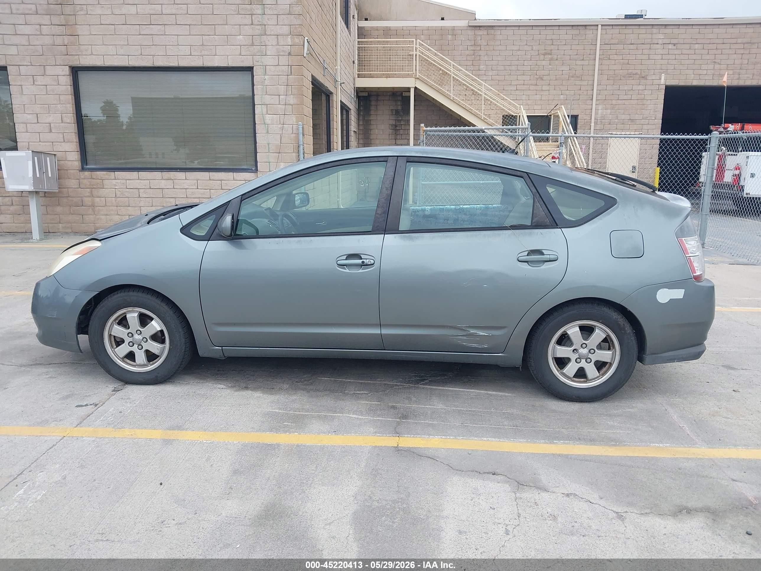 2005 Toyota Prius   Серый vin: JTDKB20U153064684