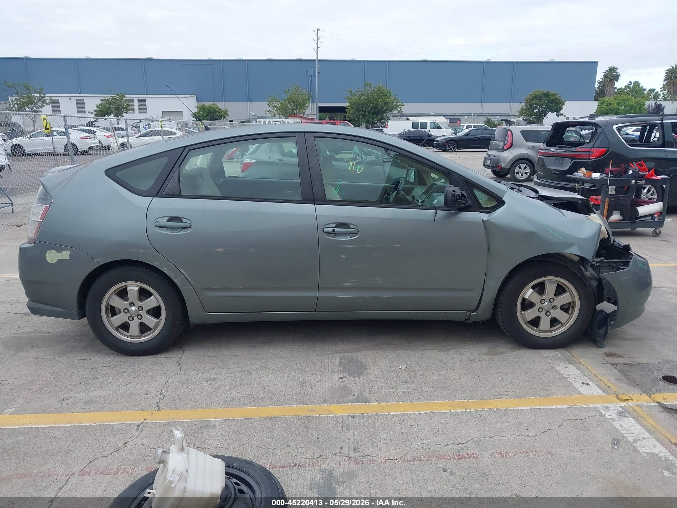 2005 Toyota Prius   Серый vin: JTDKB20U153064684