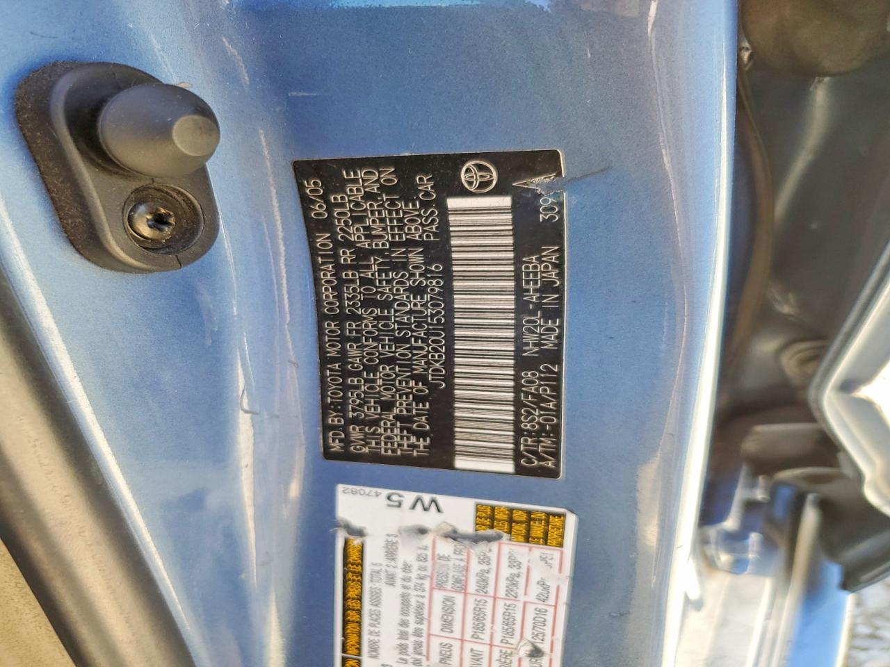 2005 Toyota Prius Base Blue vin: JTDKB20U153079816