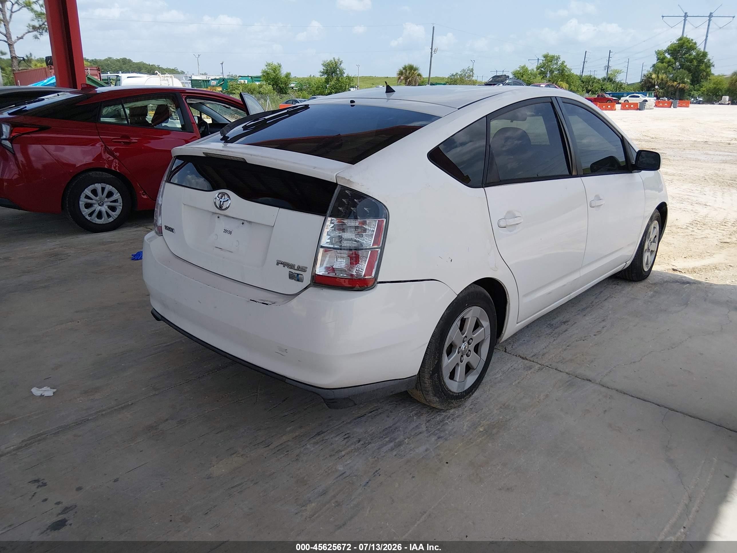 2005 Toyota Prius   White vin: JTDKB20U153080240