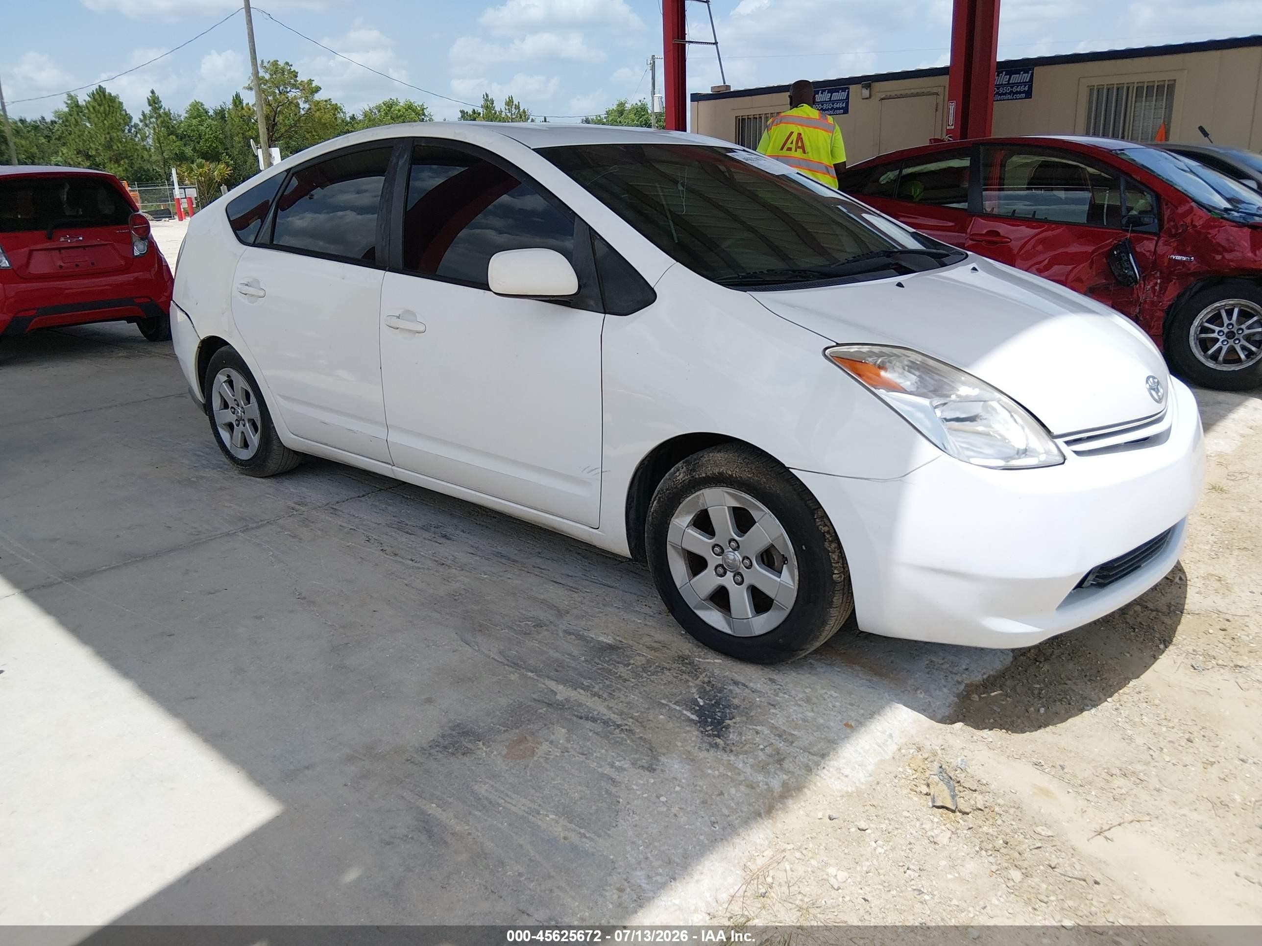 2005 Toyota Prius   White vin: JTDKB20U153080240