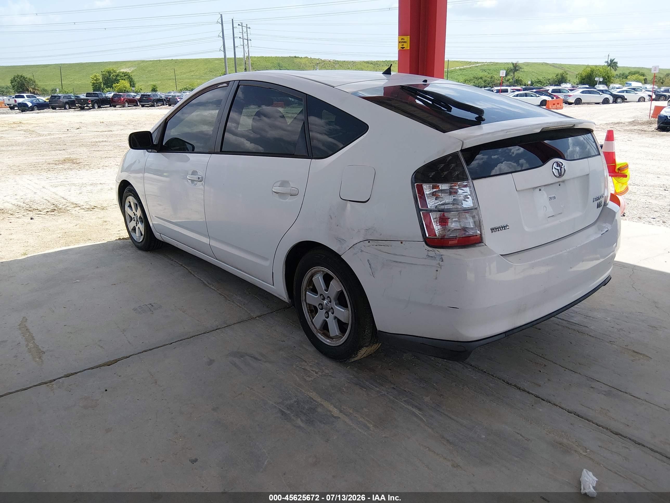 2005 Toyota Prius   White vin: JTDKB20U153080240