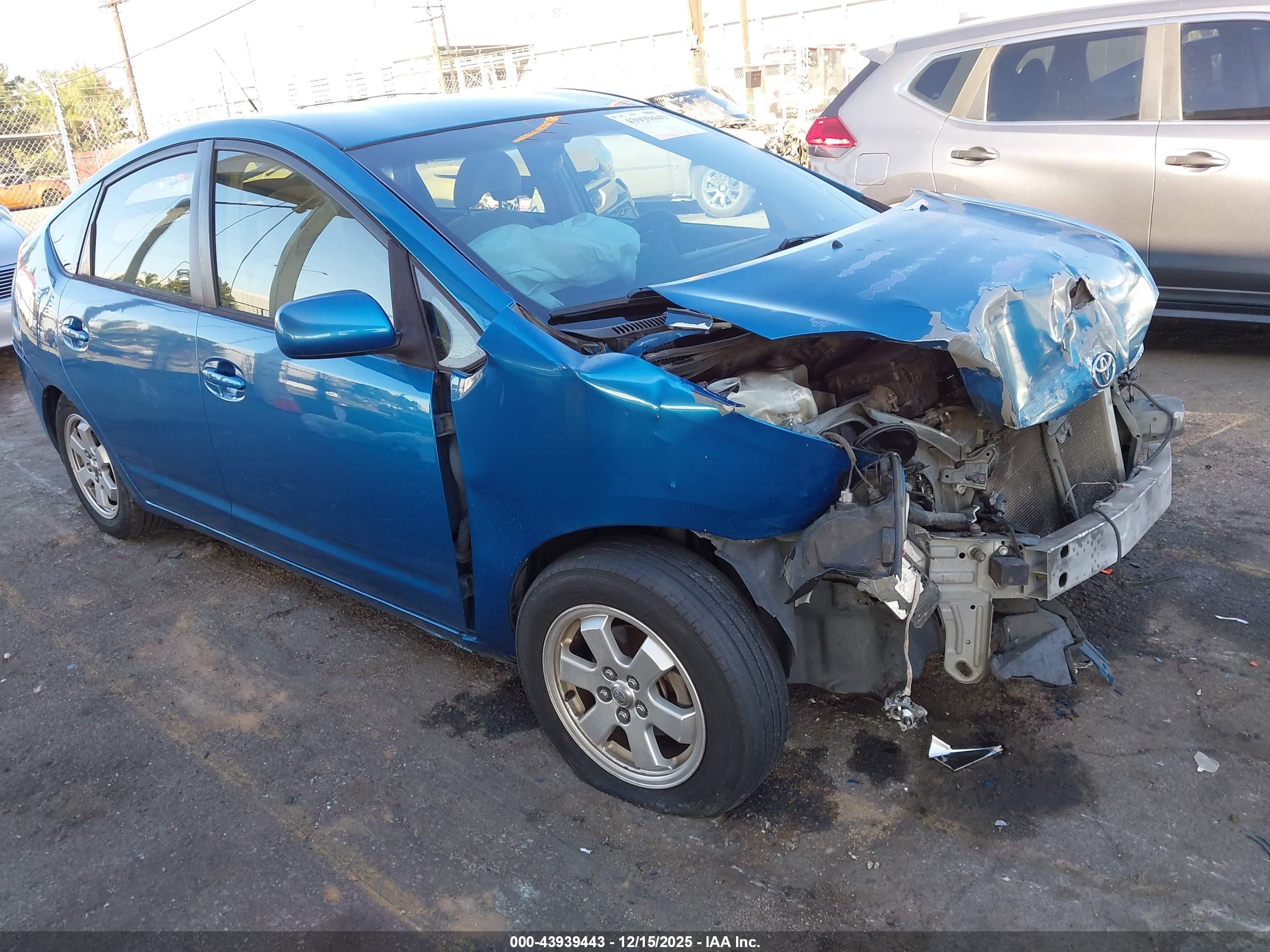 2005 Toyota Prius   Blue vin: JTDKB20U153093036