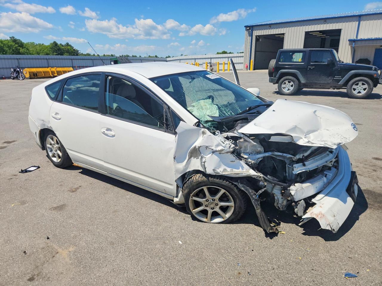 2005 Toyota Prius Base White vin: JTDKB20U153100275