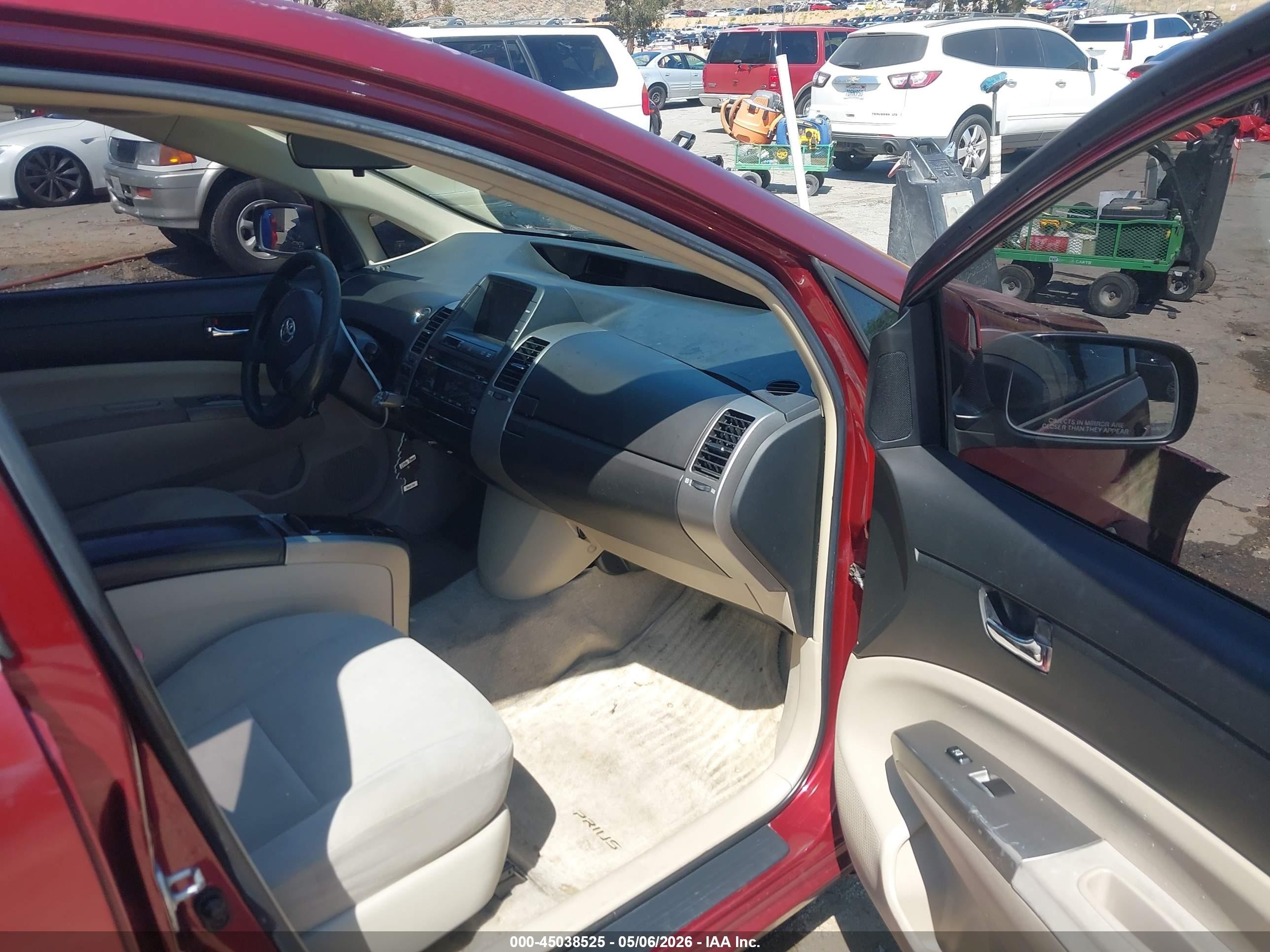 2005 Toyota Prius   Red vin: JTDKB20U157019060
