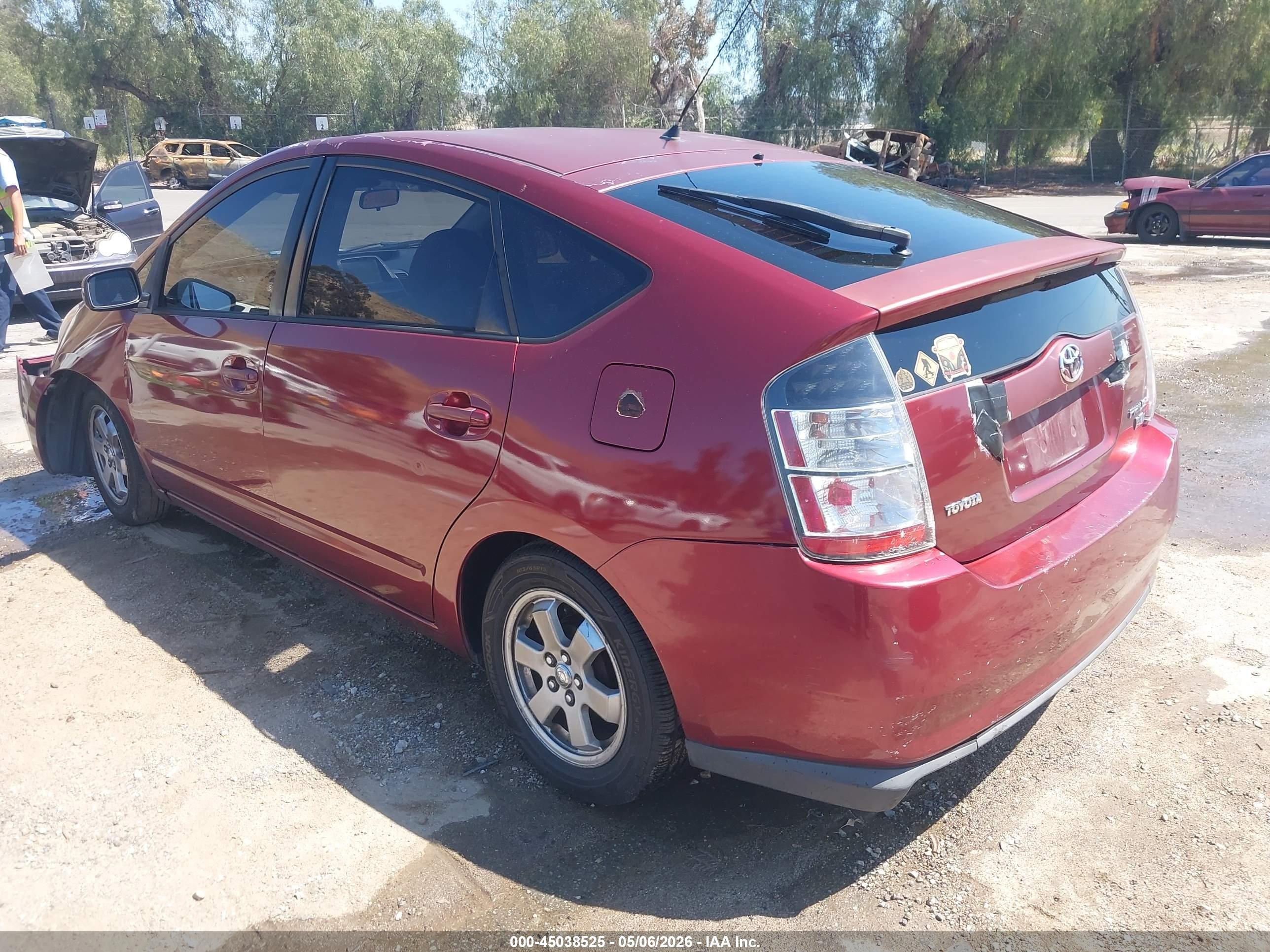 2005 Toyota Prius   Red vin: JTDKB20U157019060
