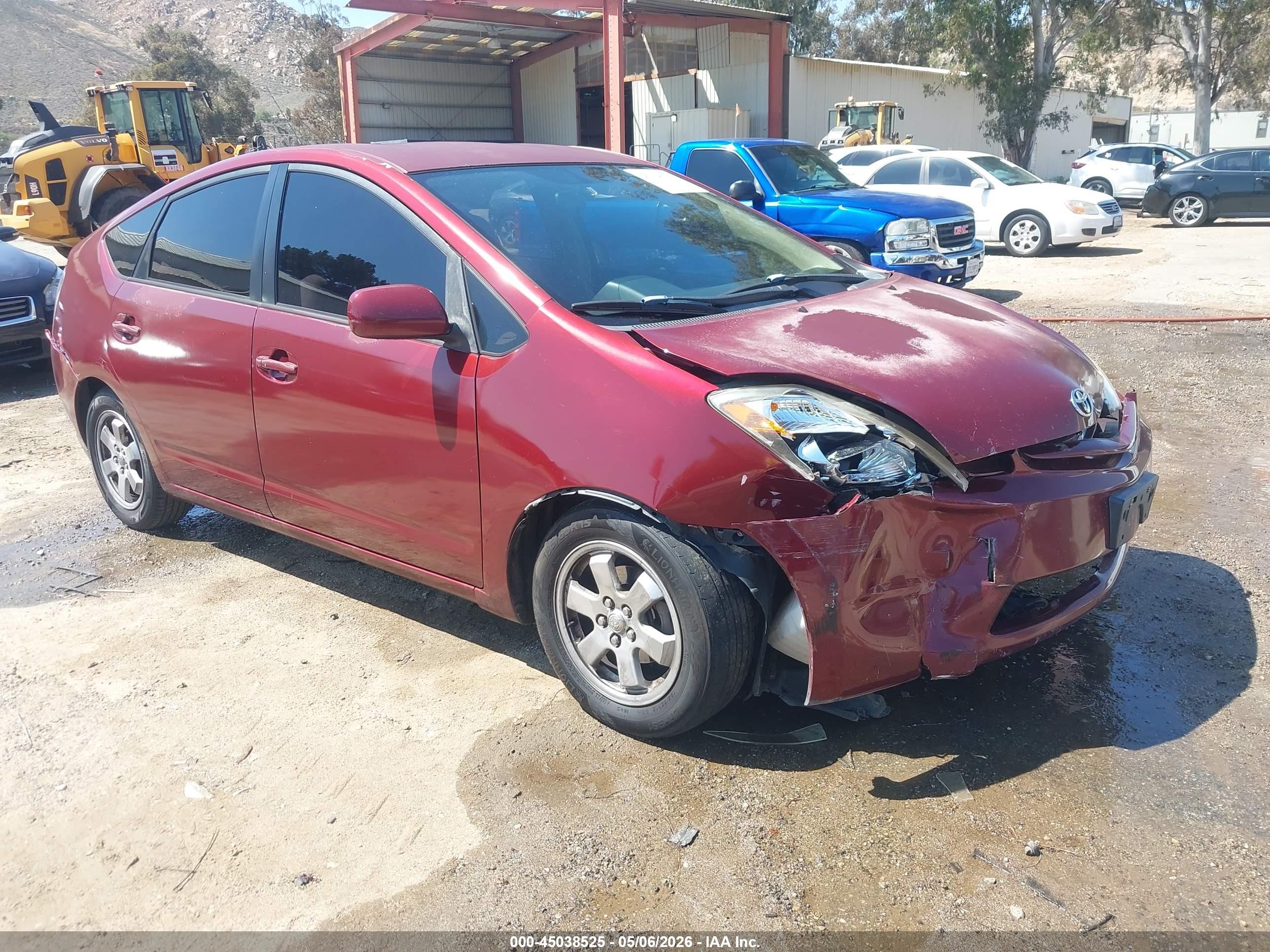 2005 Toyota Prius   Red vin: JTDKB20U157019060
