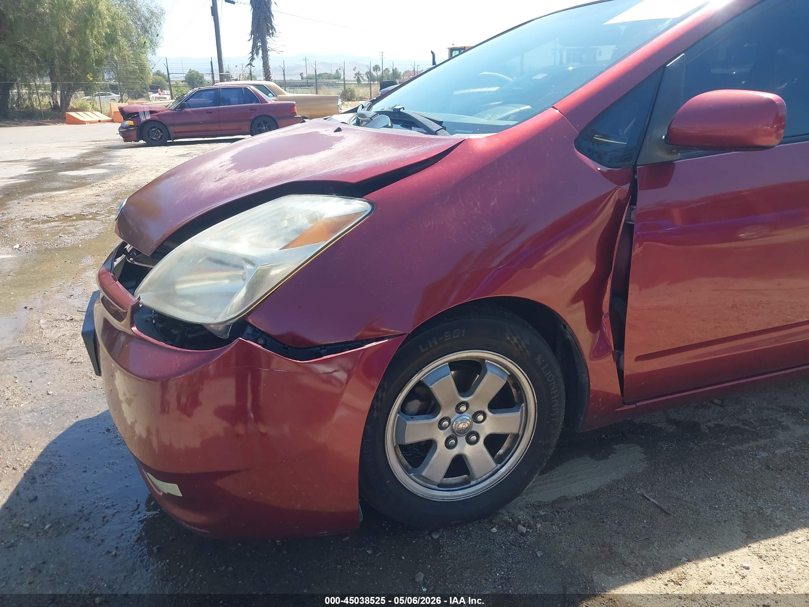 2005 Toyota Prius   Red vin: JTDKB20U157019060