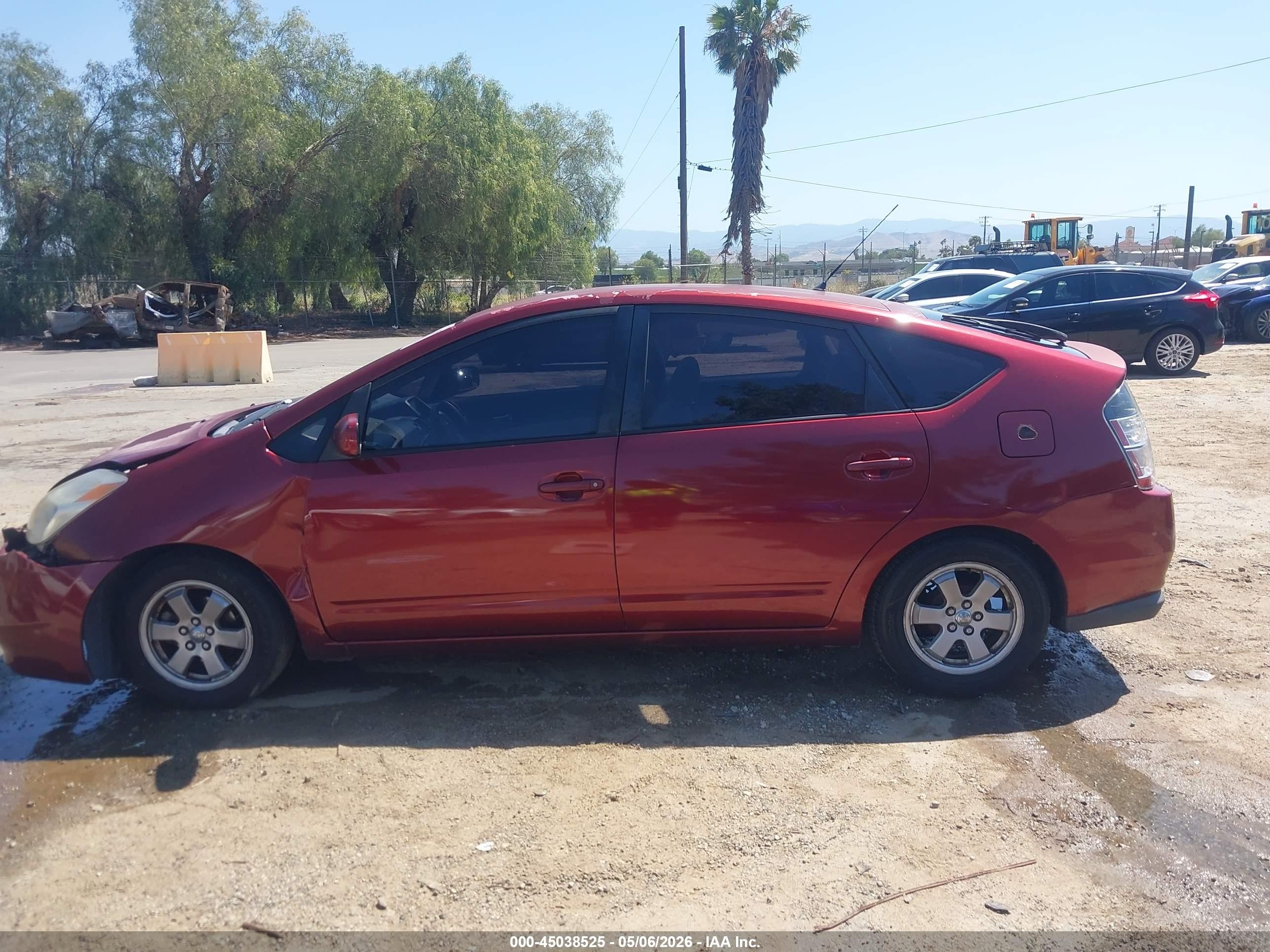 2005 Toyota Prius   Red vin: JTDKB20U157019060