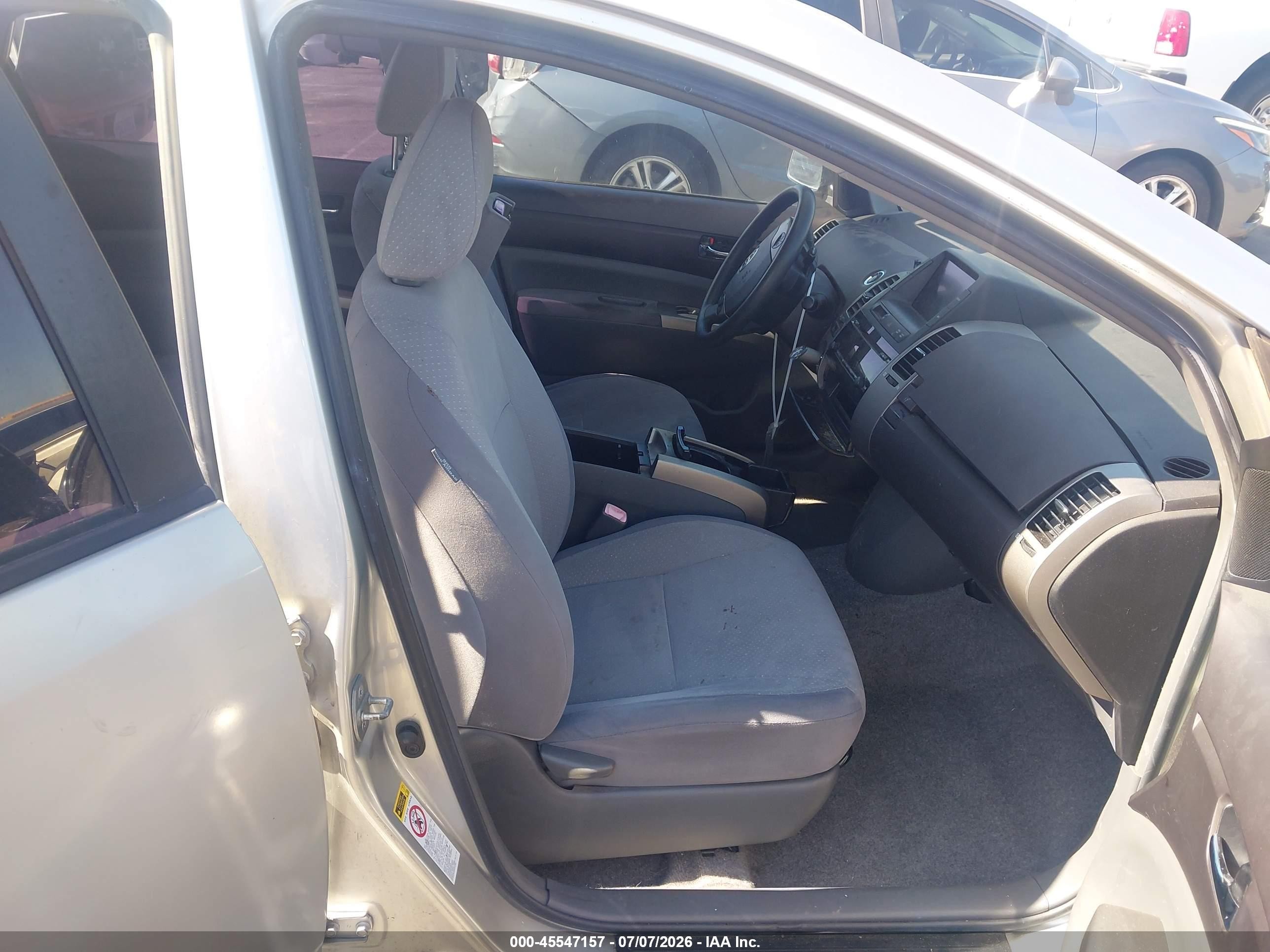 2005 Toyota Prius   Серебряный vin: JTDKB20U157024789