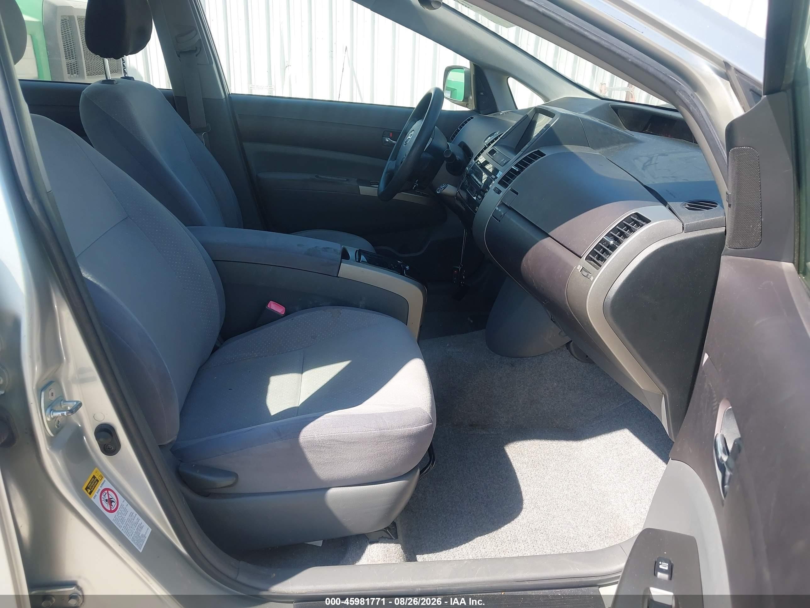 2005 Toyota Prius   Silver vin: JTDKB20U157041172