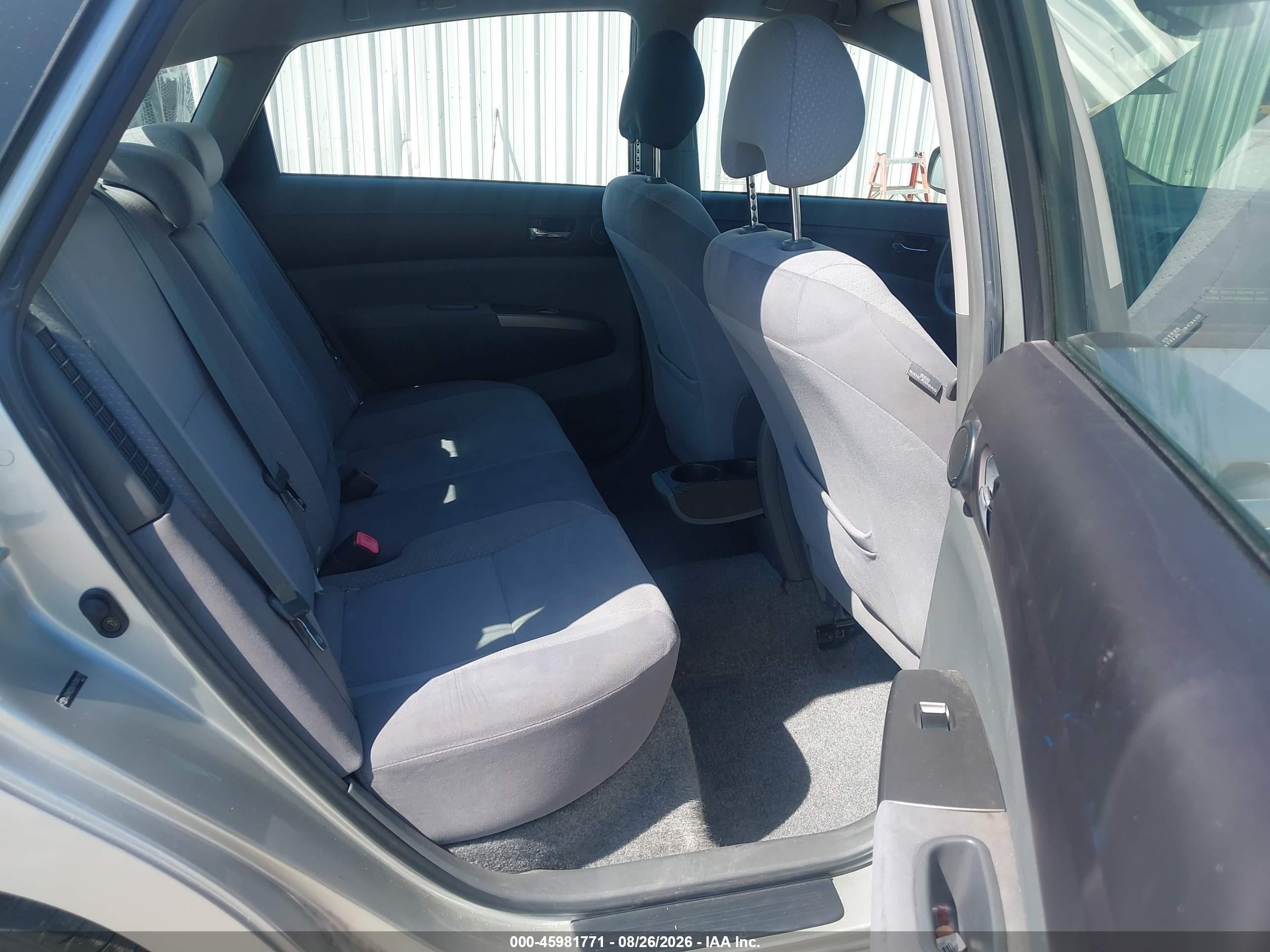 2005 Toyota Prius   Silver vin: JTDKB20U157041172