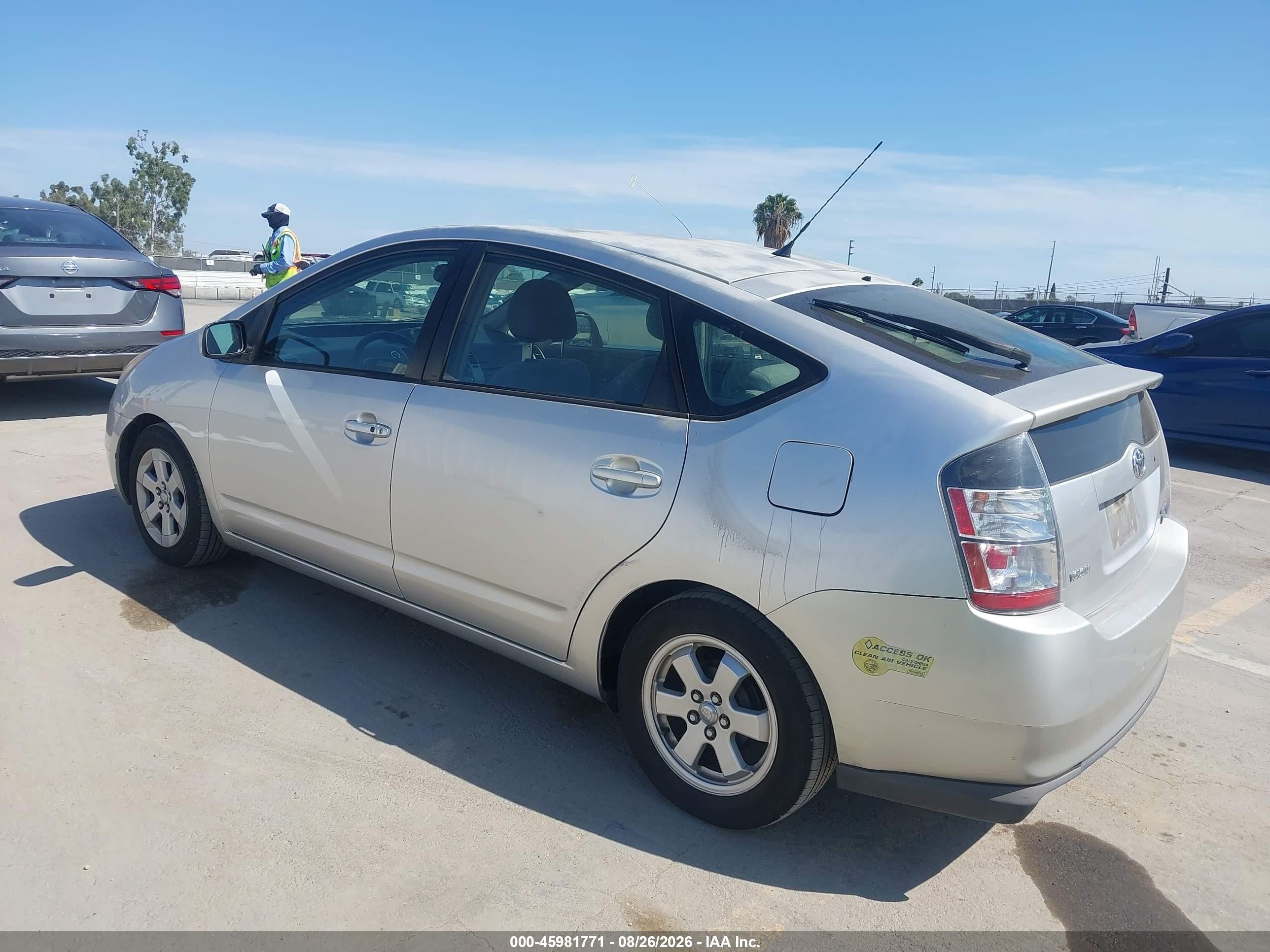 2005 Toyota Prius   Silver vin: JTDKB20U157041172
