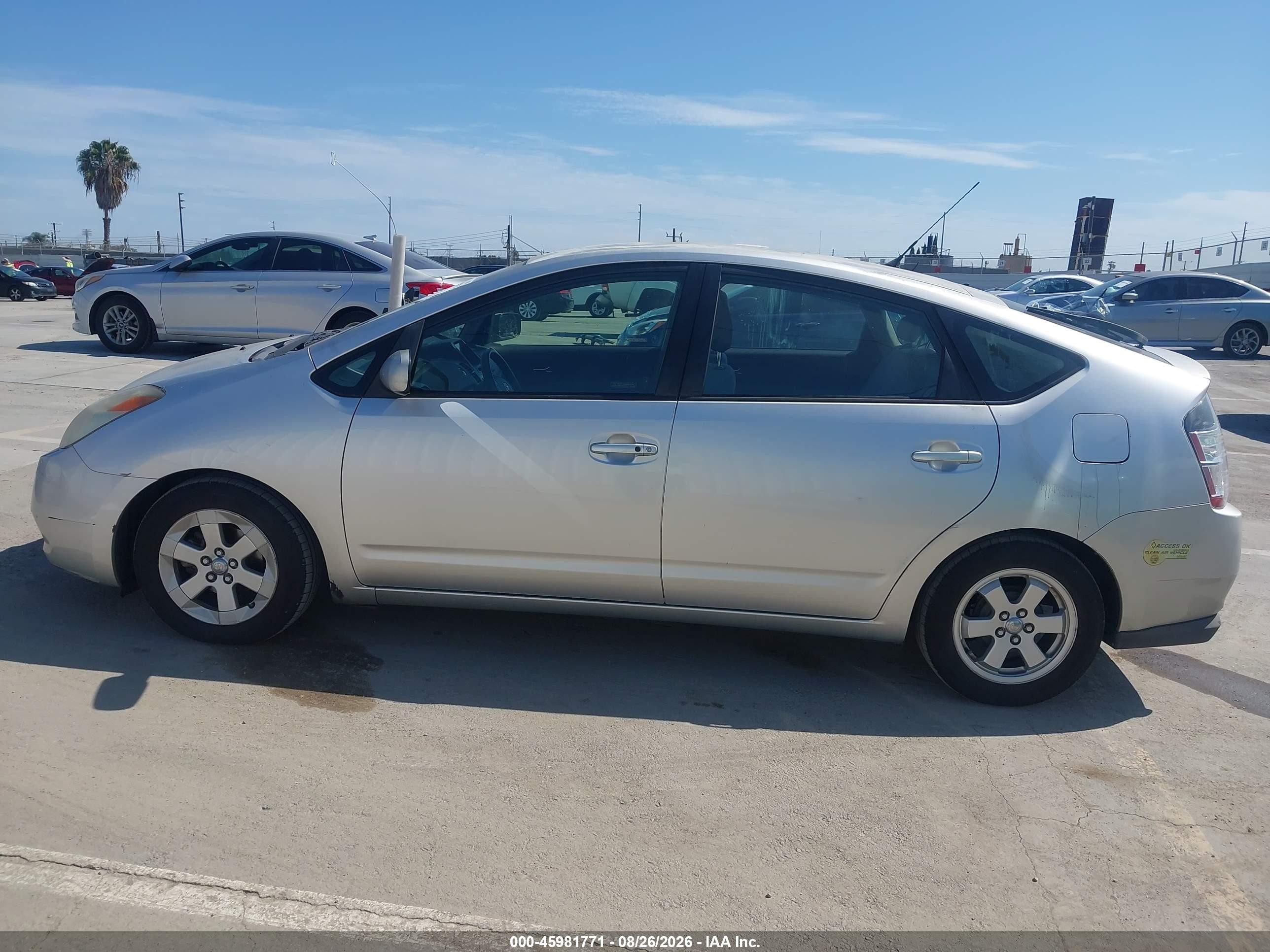2005 Toyota Prius   Silver vin: JTDKB20U157041172