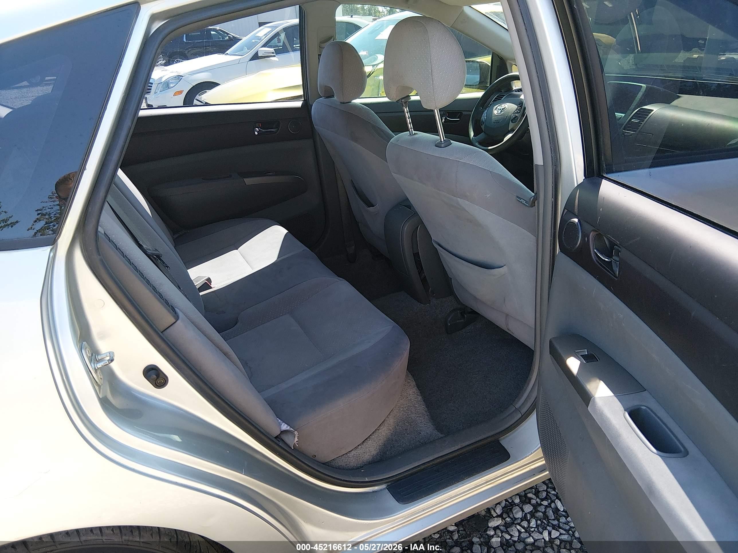 2005 Toyota Prius   Silver vin: JTDKB20U157049918