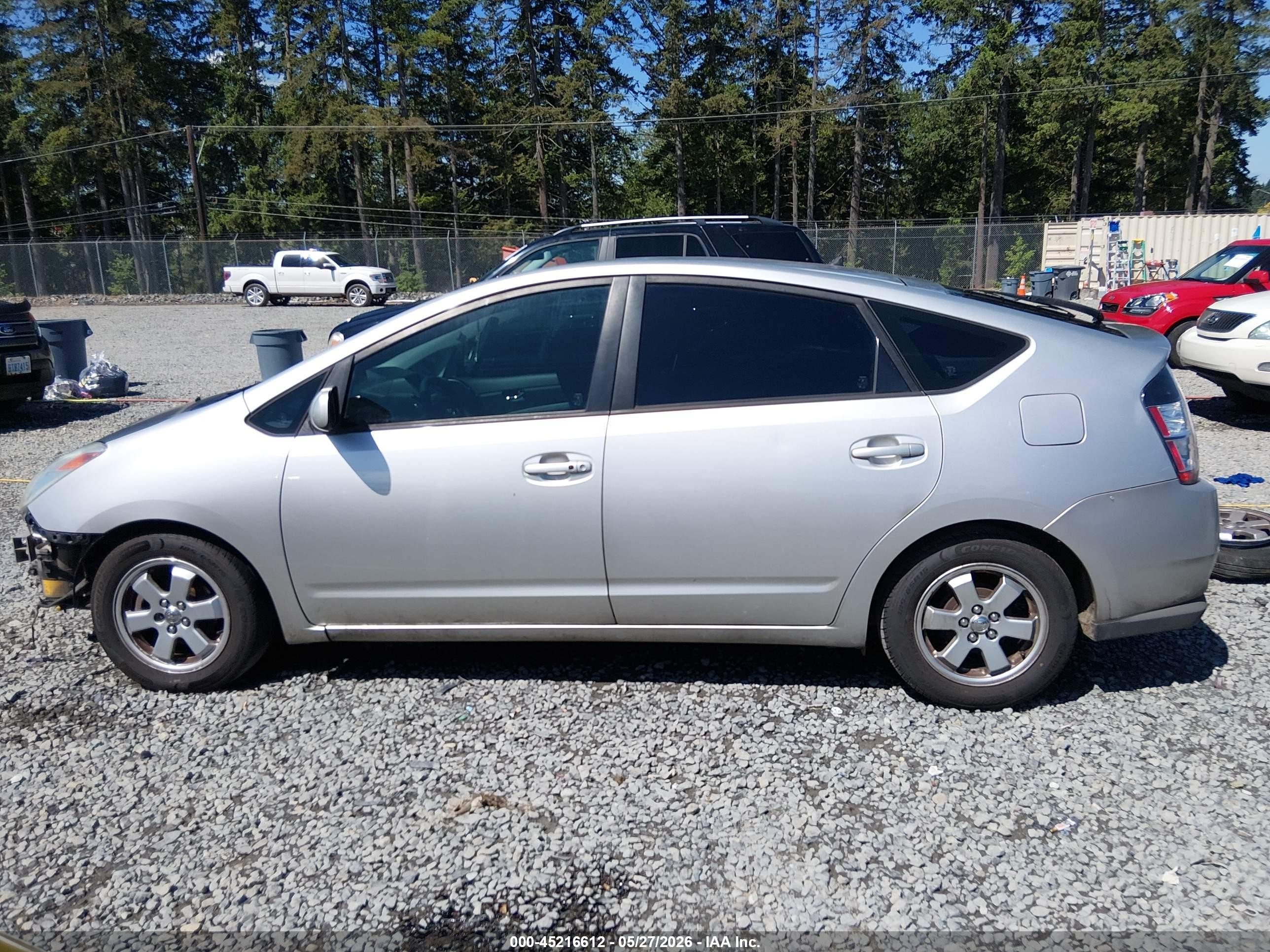 2005 Toyota Prius   Silver vin: JTDKB20U157049918