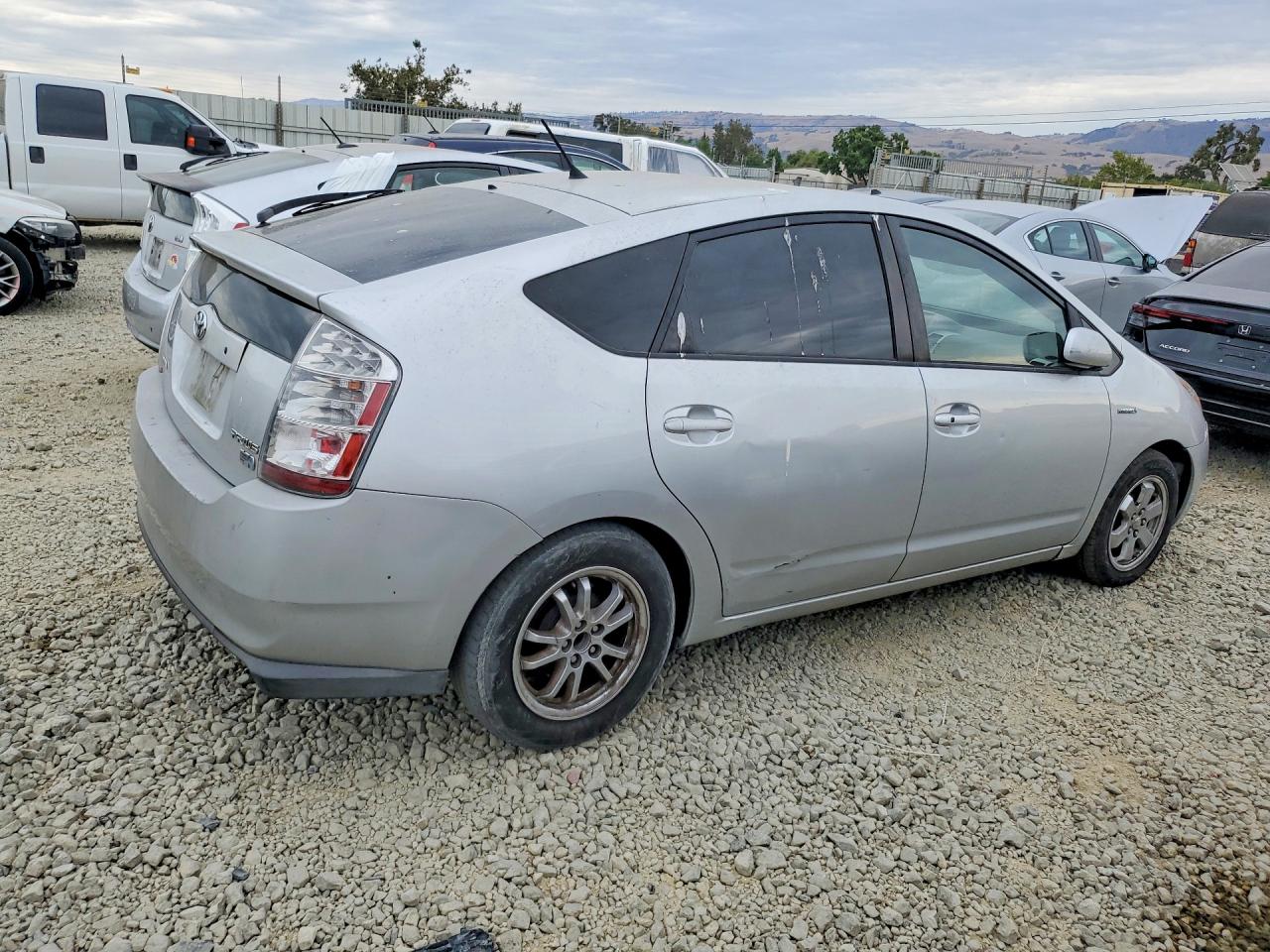 2006 Toyota Prius Base Silver vin: JTDKB20U167066980