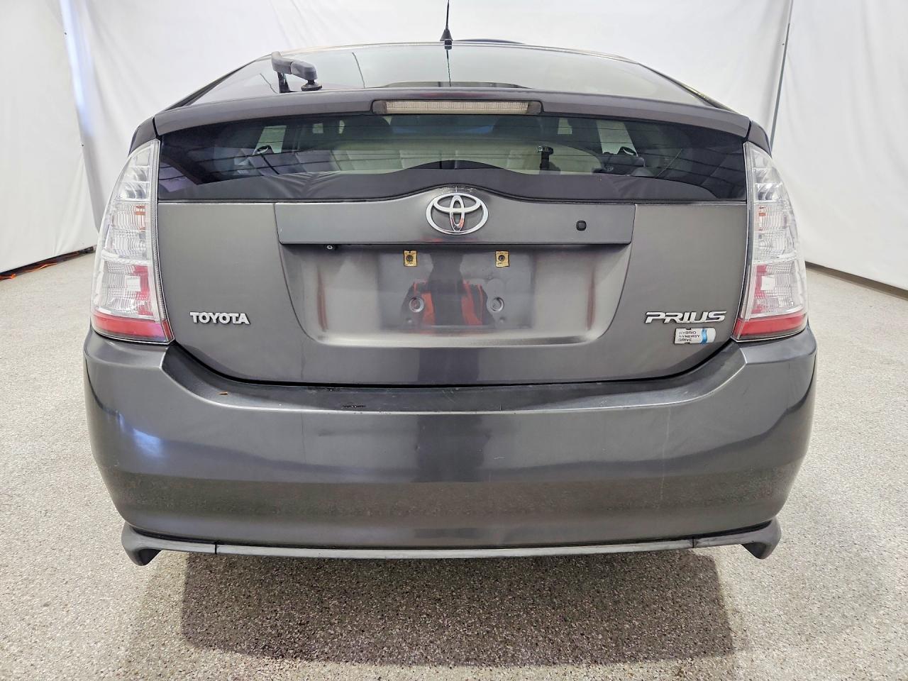 2007 Toyota Prius Base Gray vin: JTDKB20U173258635