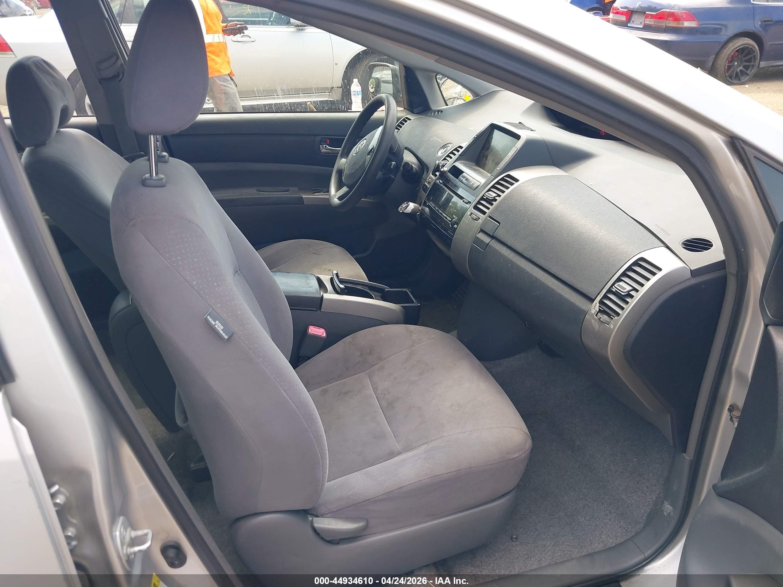 2007 Toyota Prius   Silver vin: JTDKB20U173272664