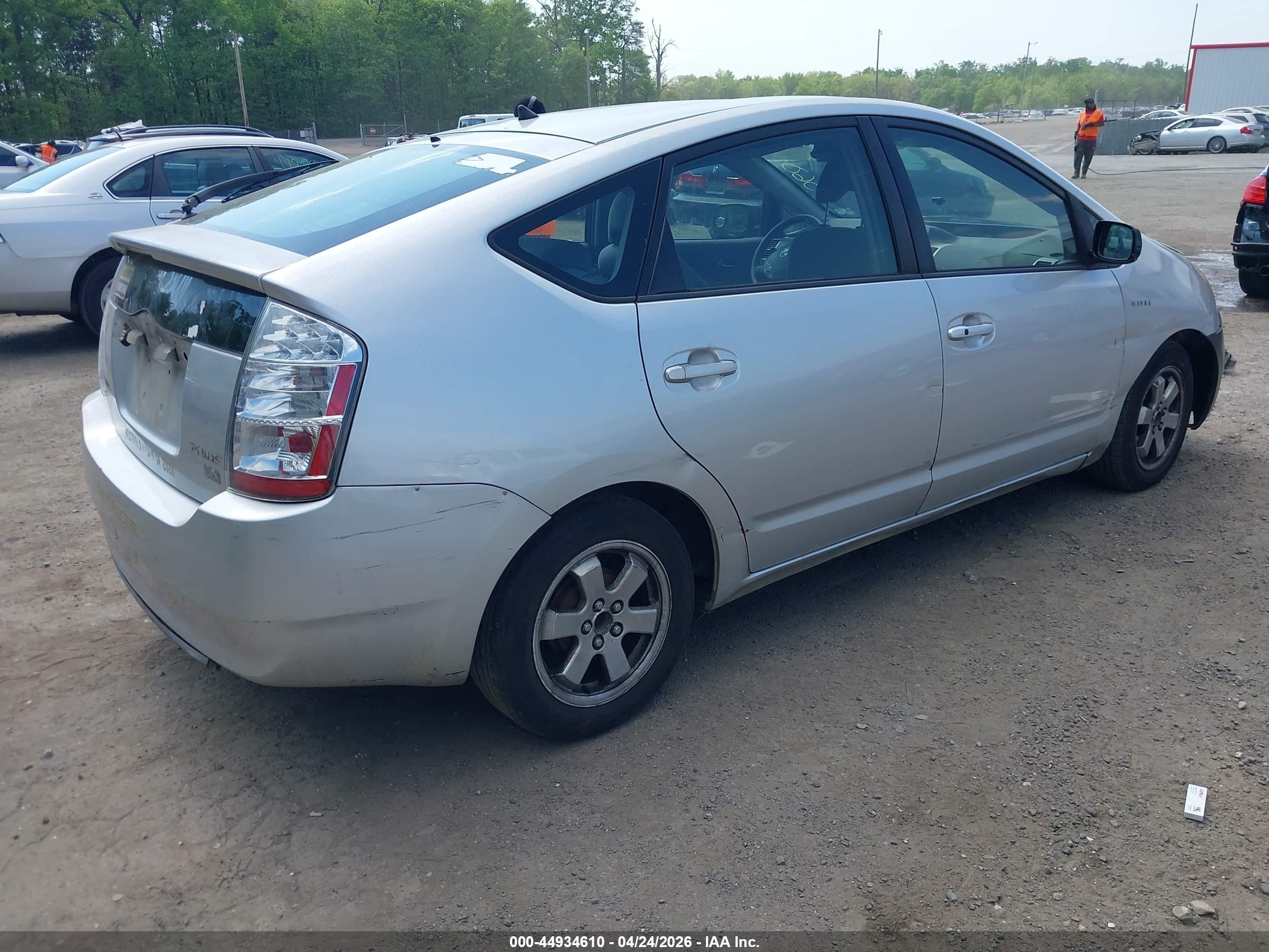 2007 Toyota Prius   Silver vin: JTDKB20U173272664