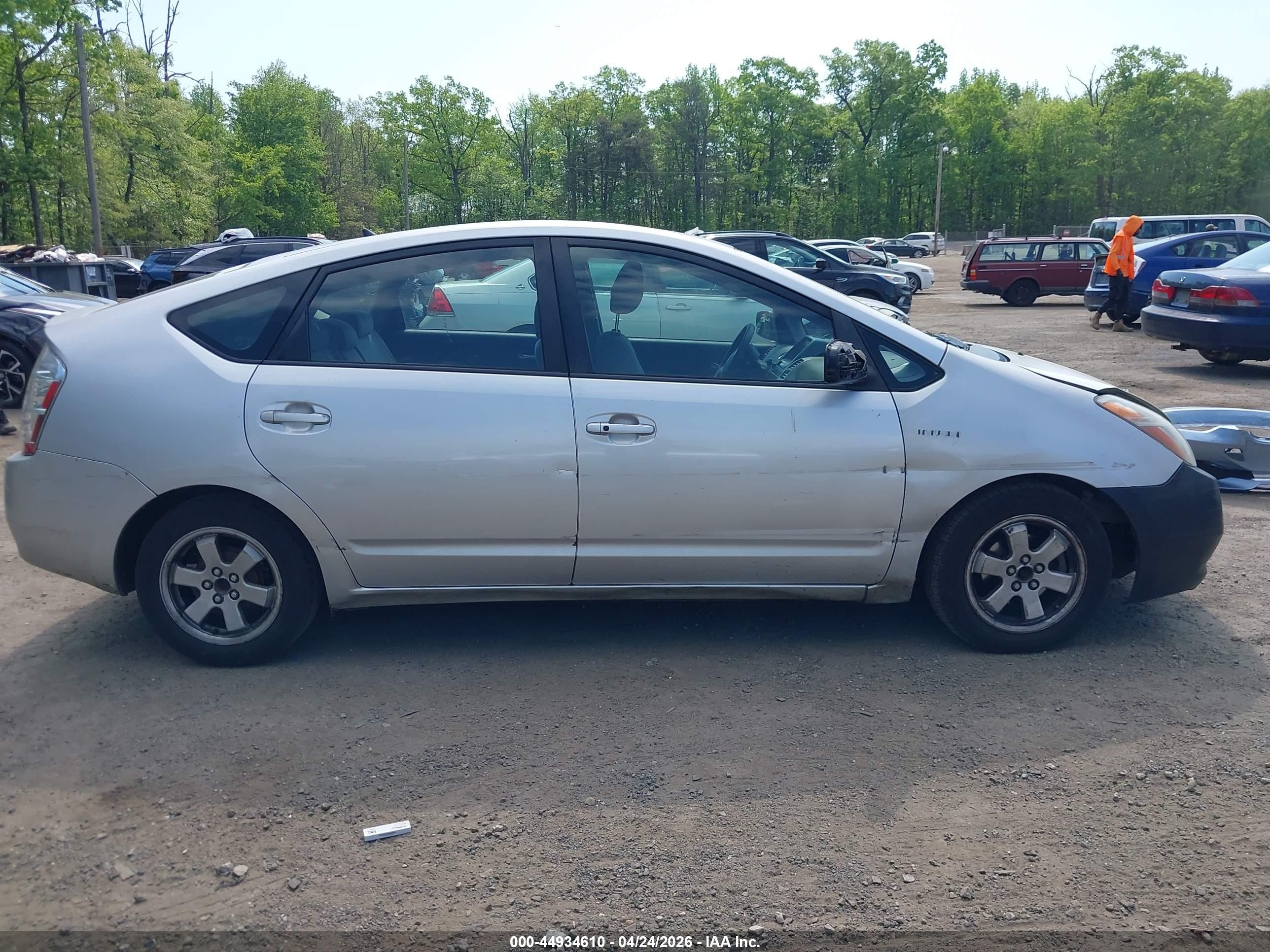 2007 Toyota Prius   Silver vin: JTDKB20U173272664