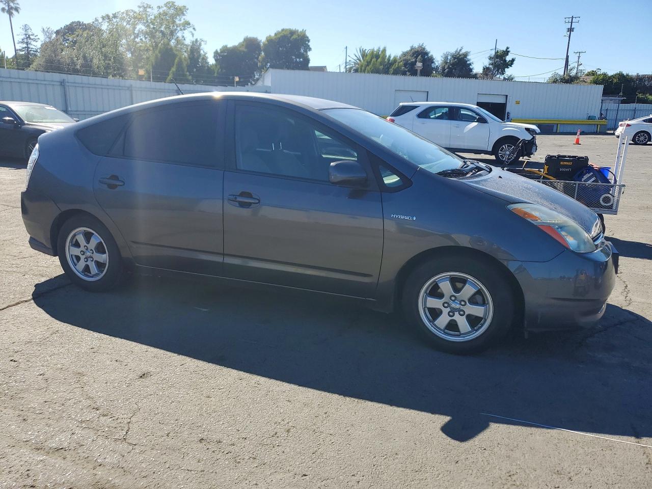 2007 Toyota Prius Base Tan vin: JTDKB20U173280537