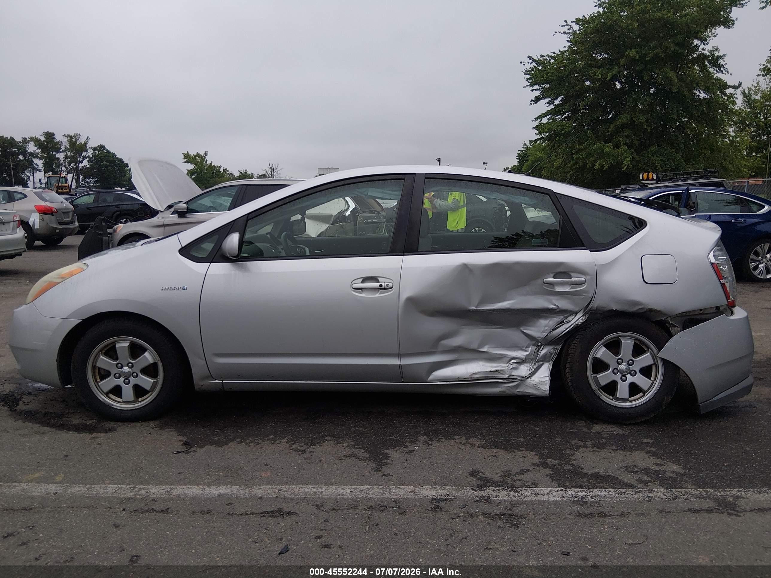 2007 Toyota Prius Silver vin: JTDKB20U177576926