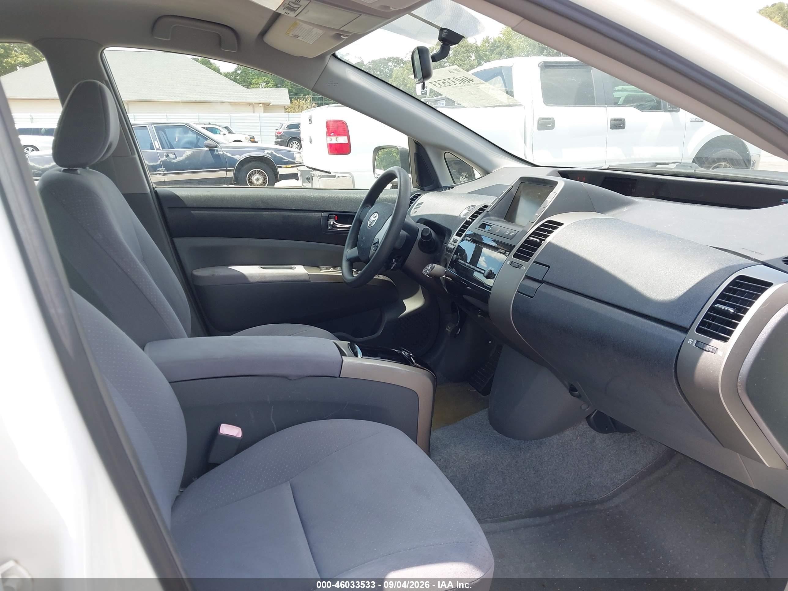 2007 Toyota Prius   White vin: JTDKB20U177594388