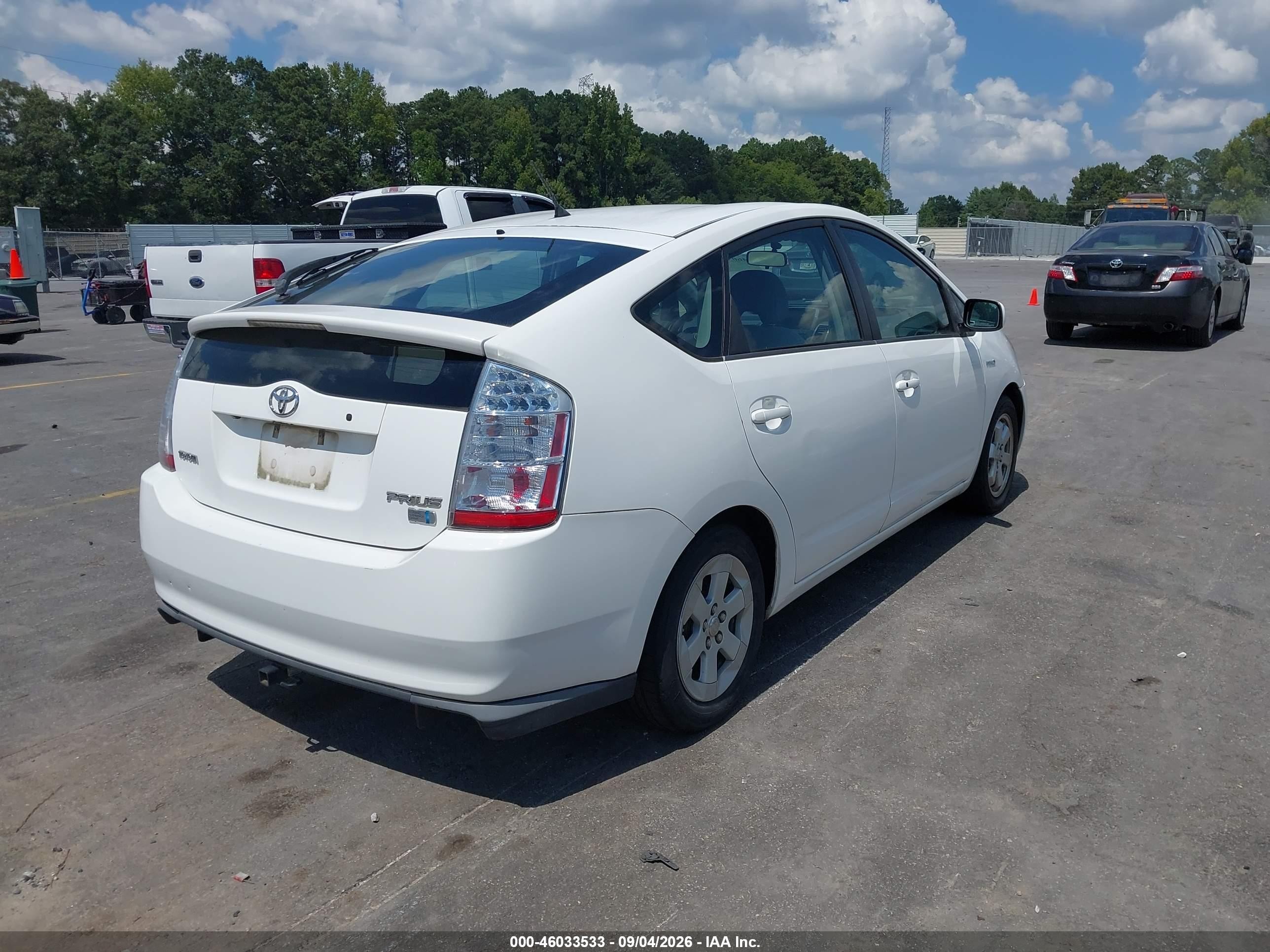 2007 Toyota Prius   White vin: JTDKB20U177594388